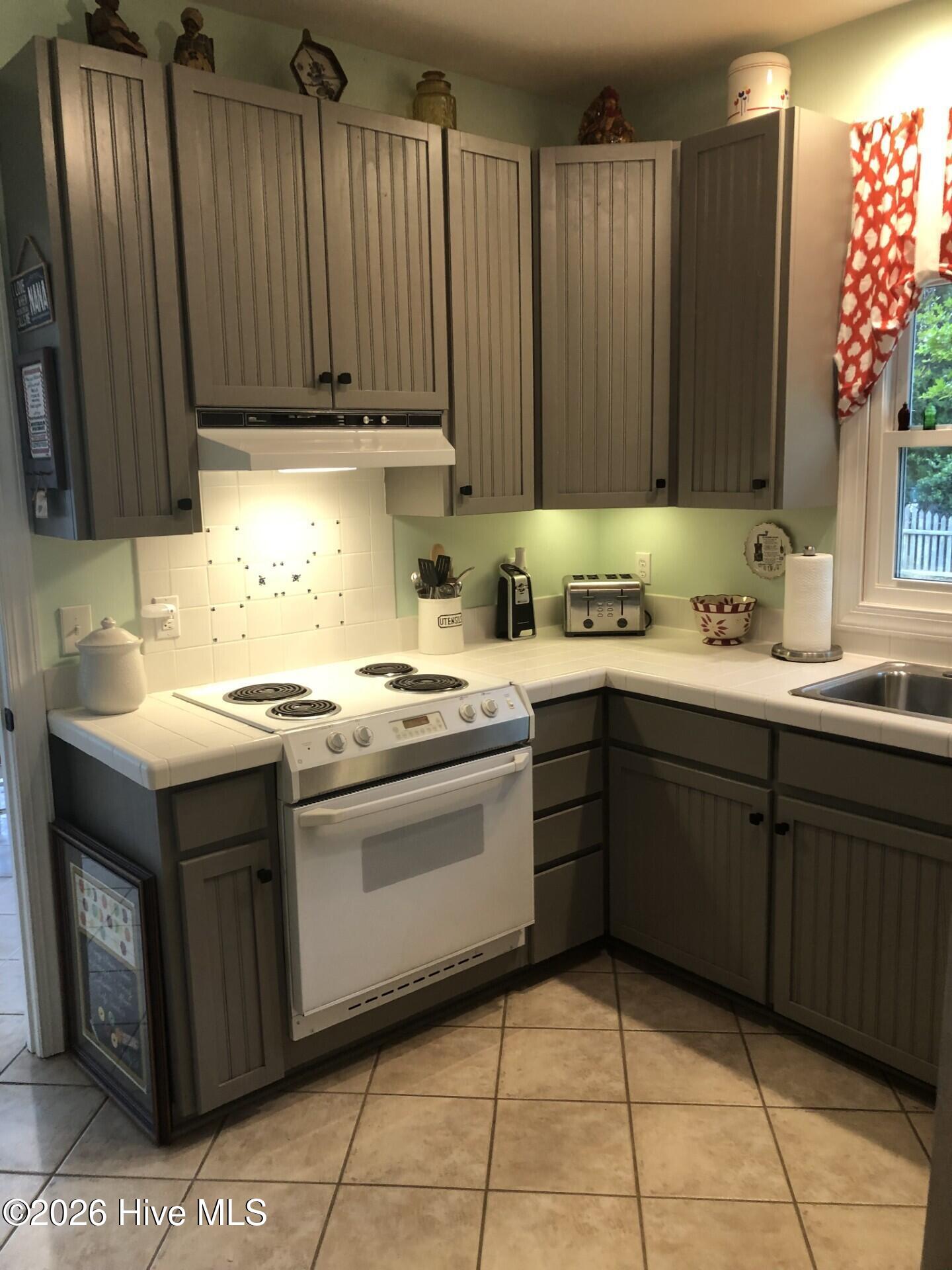 100570144 | Photo 41