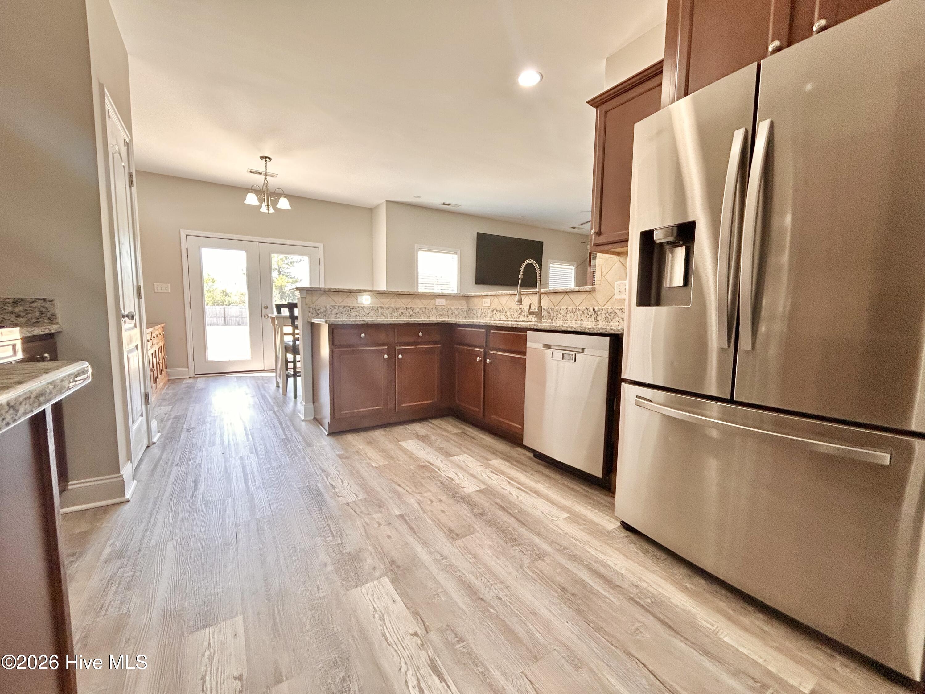 100564240 | Photo 17