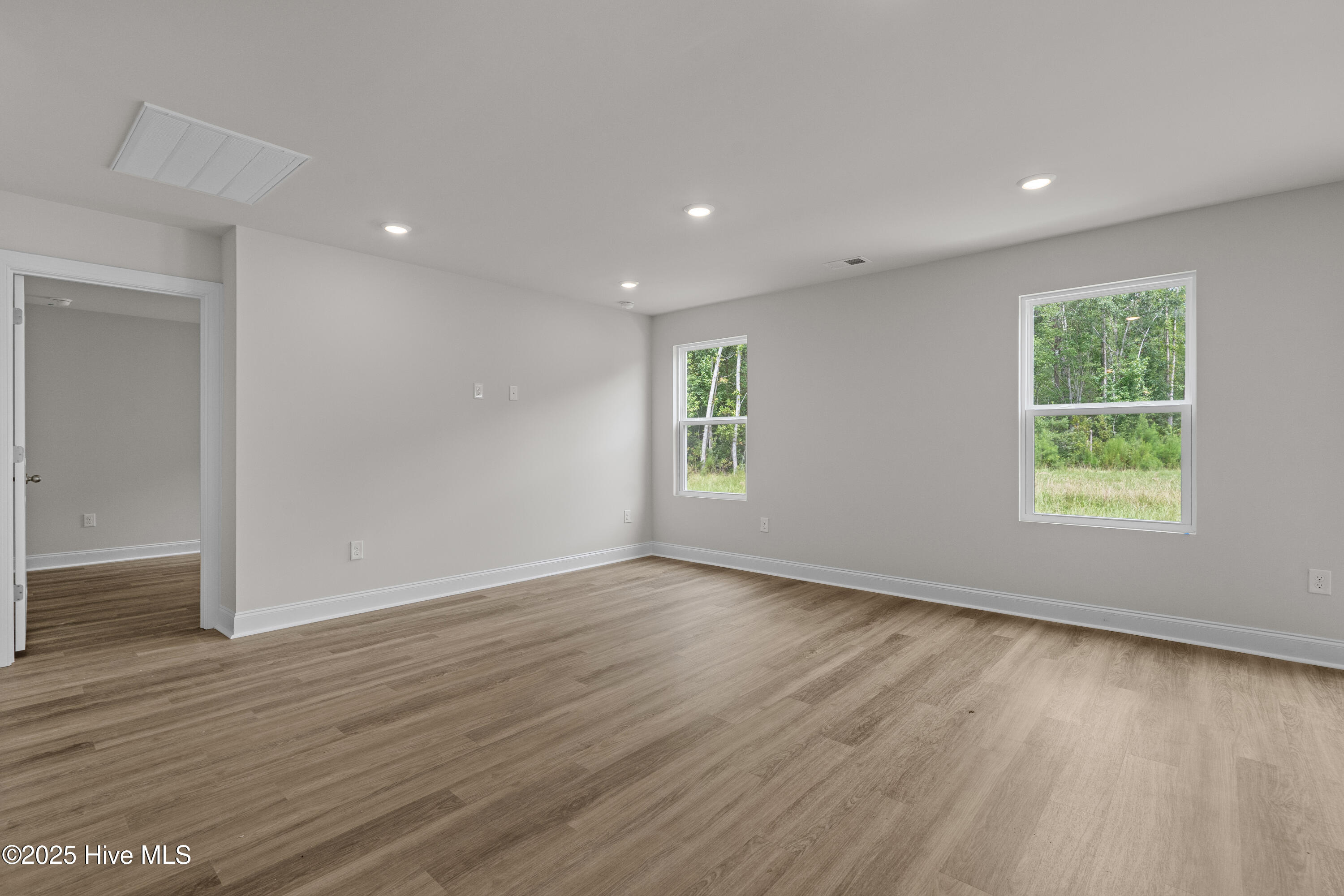 100526772 | Photo 12