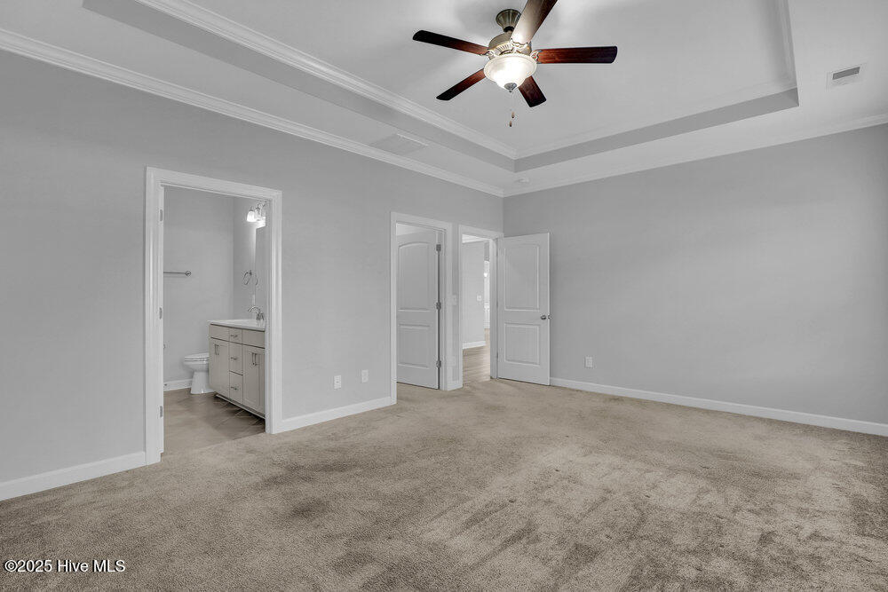 100556310 | Photo 15