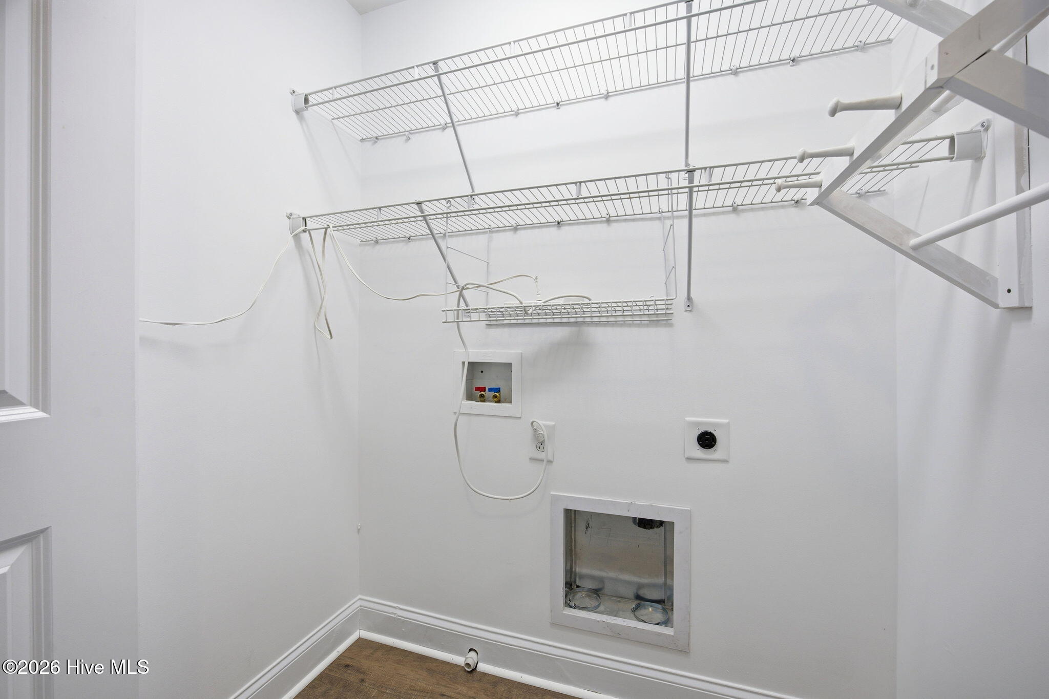 100569504 | Photo 25