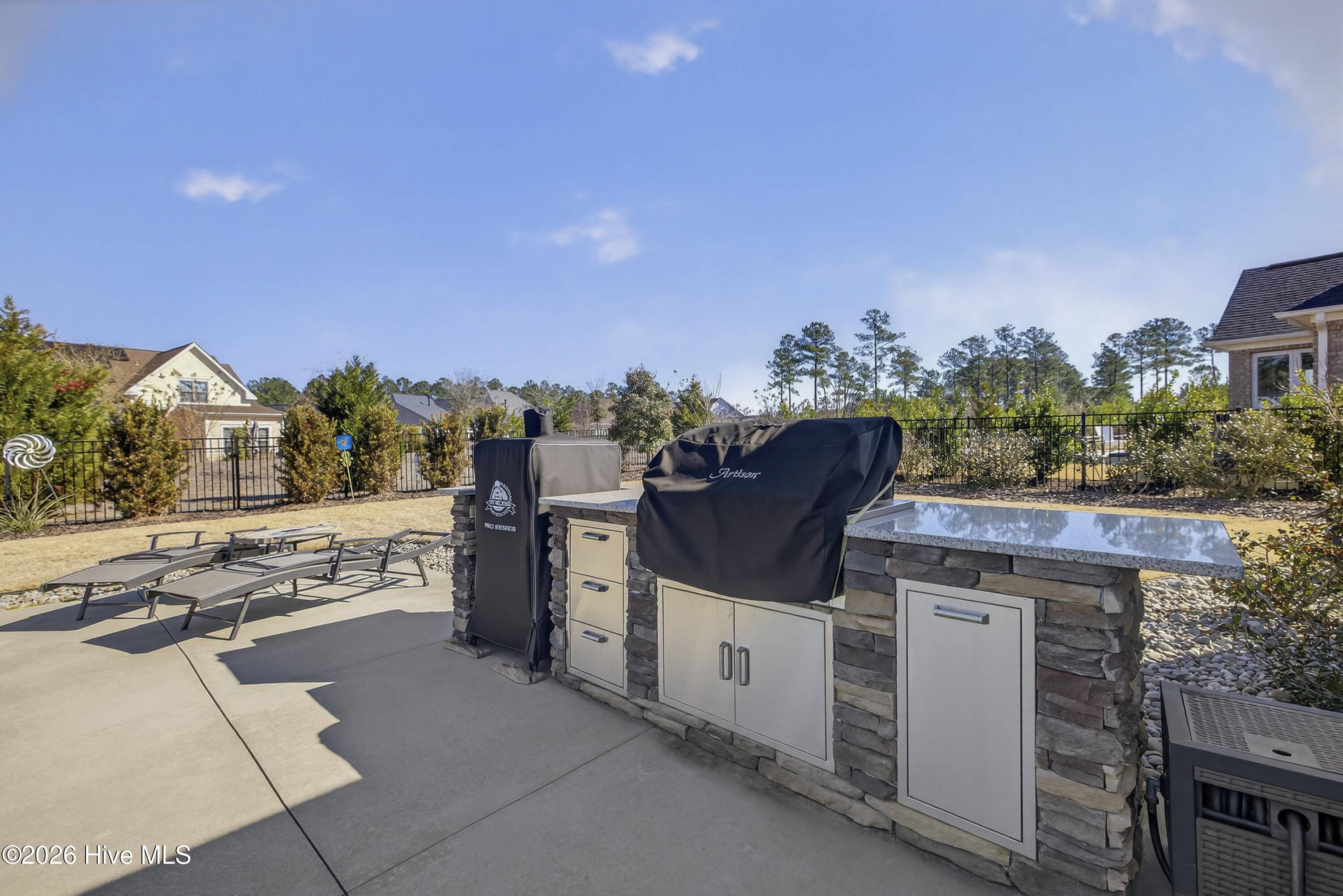 100556543 | Photo 48