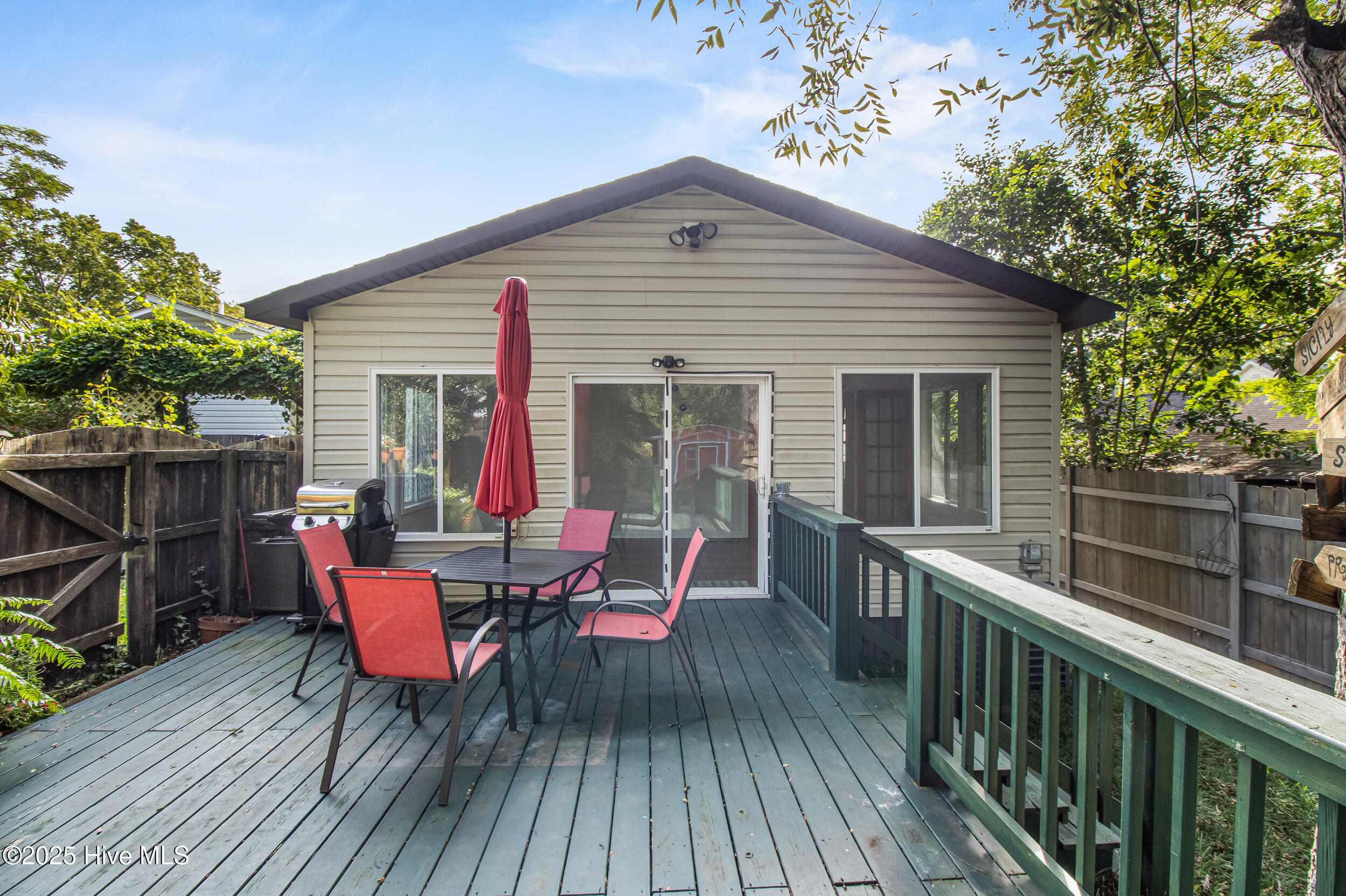 100528550 | Photo 45