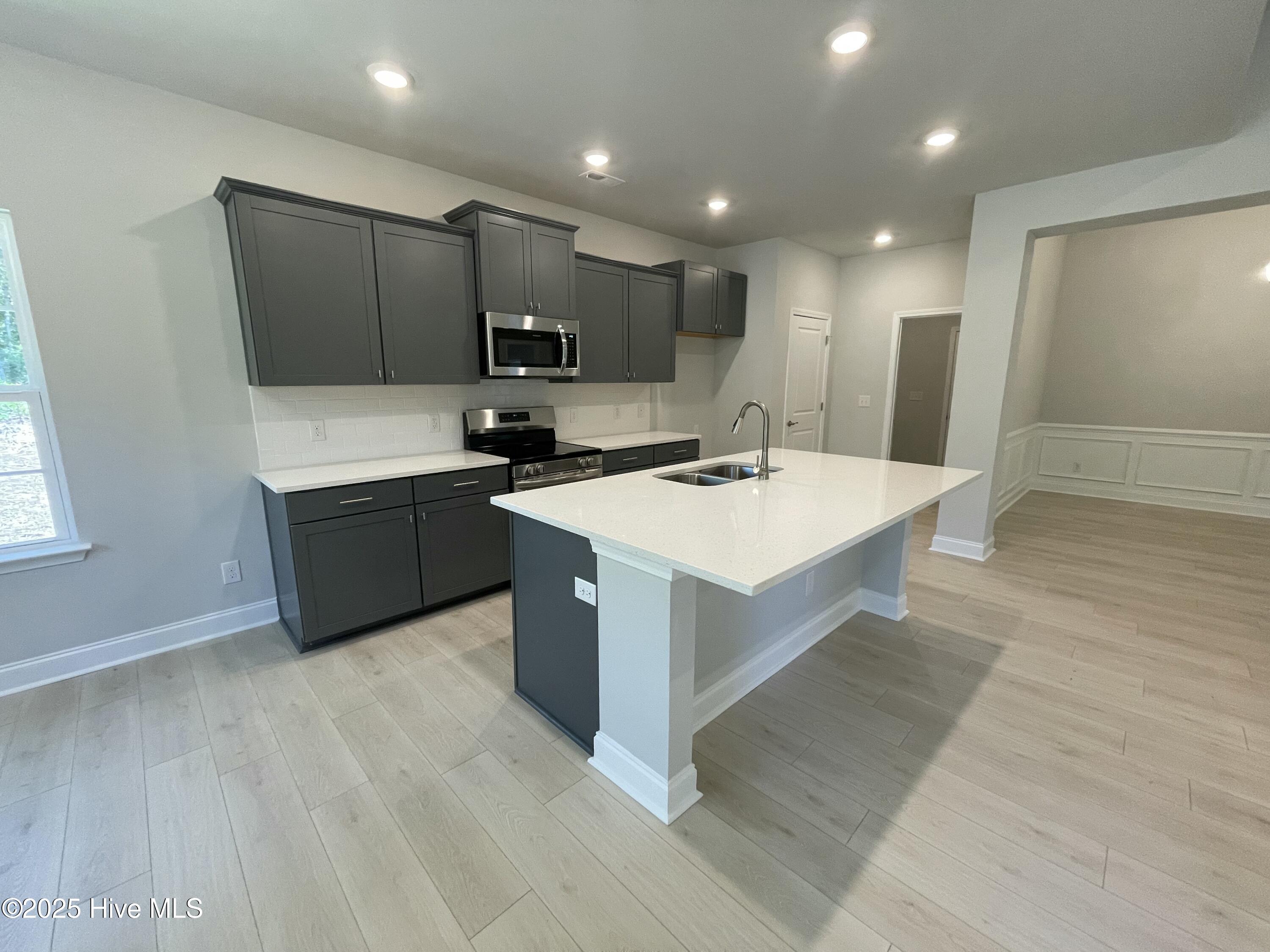 100546686 | Photo 26