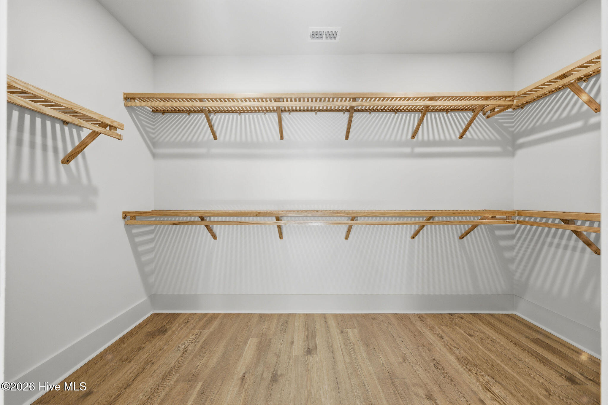 100567924 | Photo 28