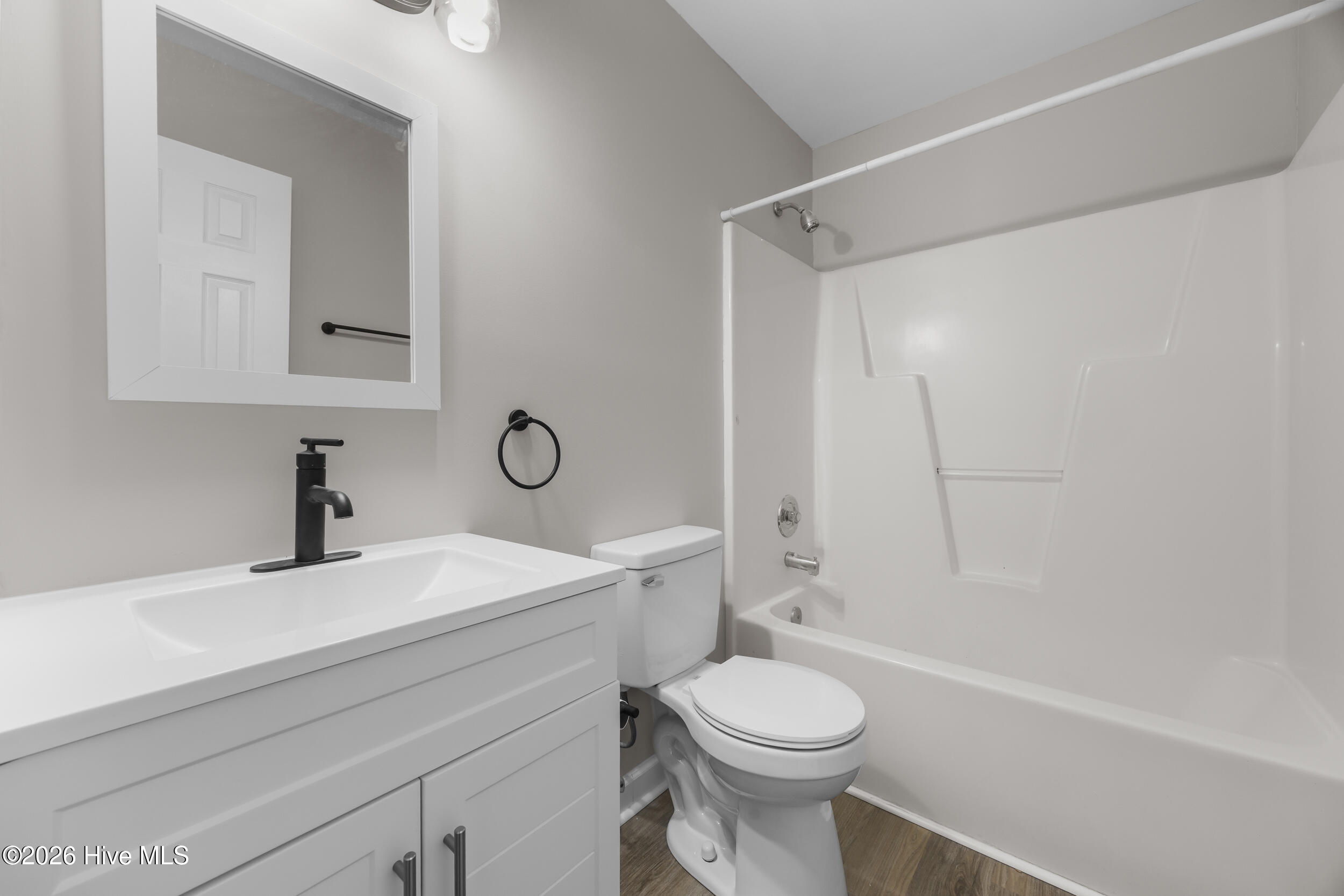 100558916 | Photo 33