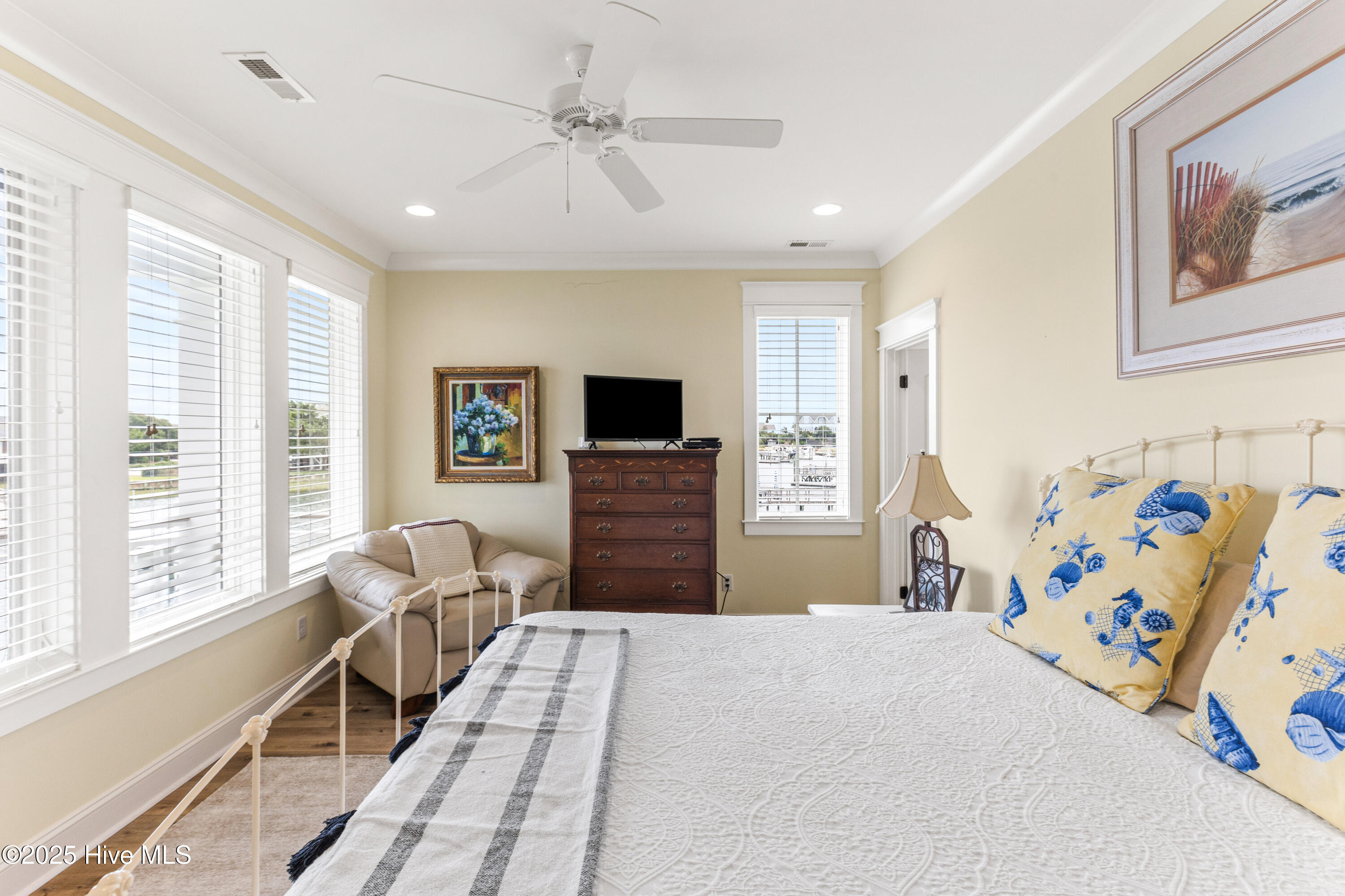 100531006 | Photo 32