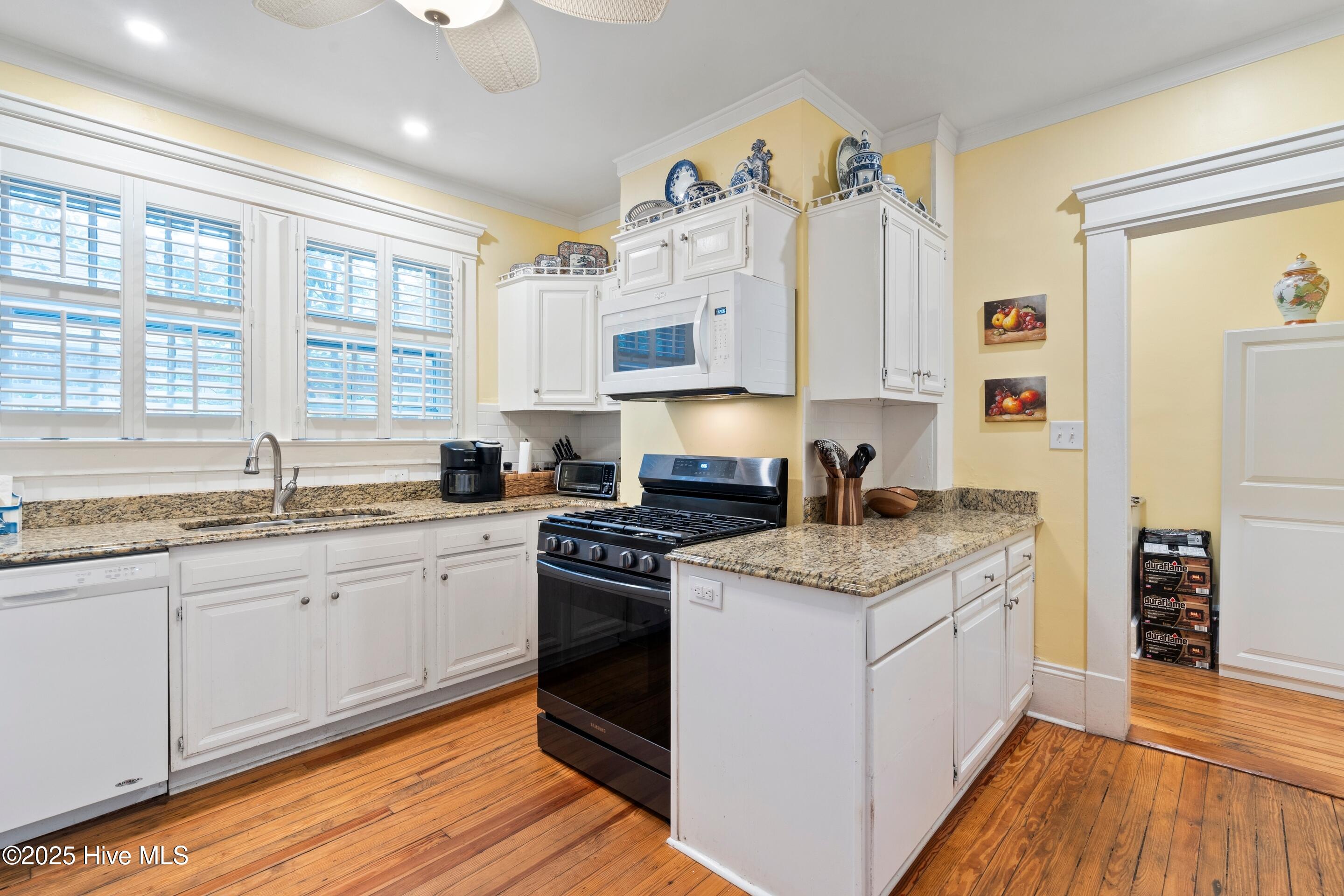 100553658 | Photo 21