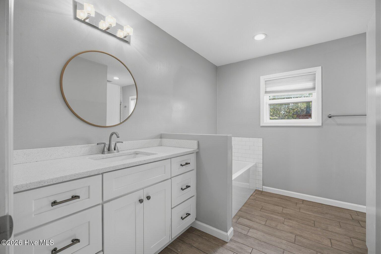 100554900 | Photo 16