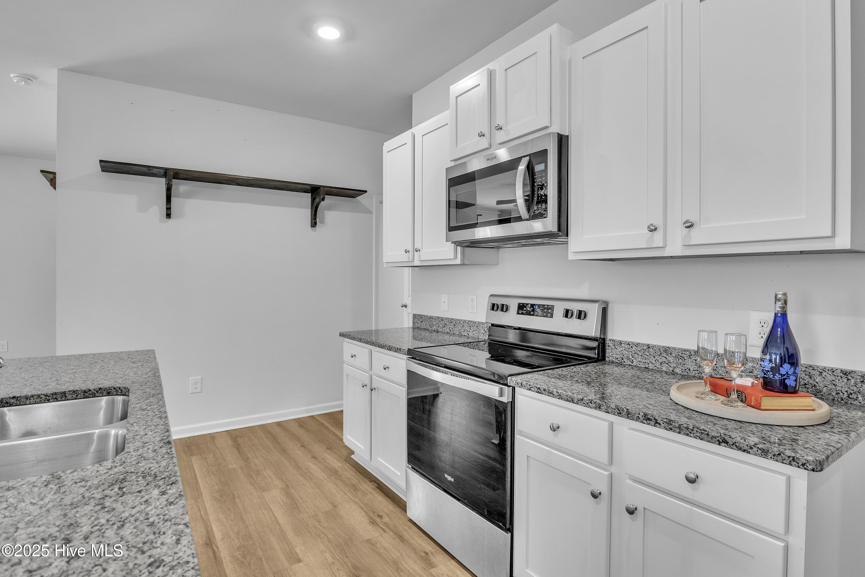 100540789 | Photo 17