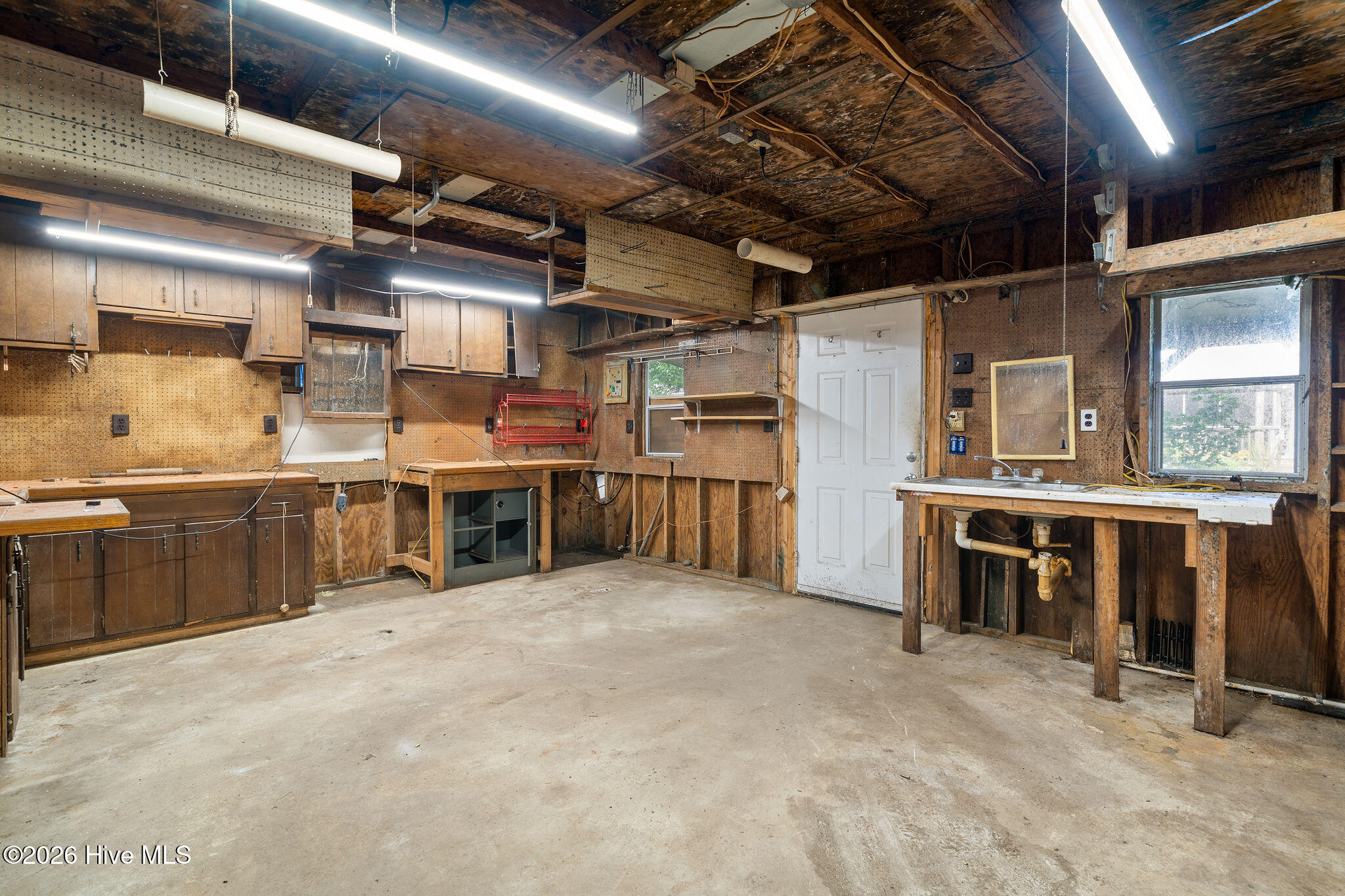 100568414 | Photo 32