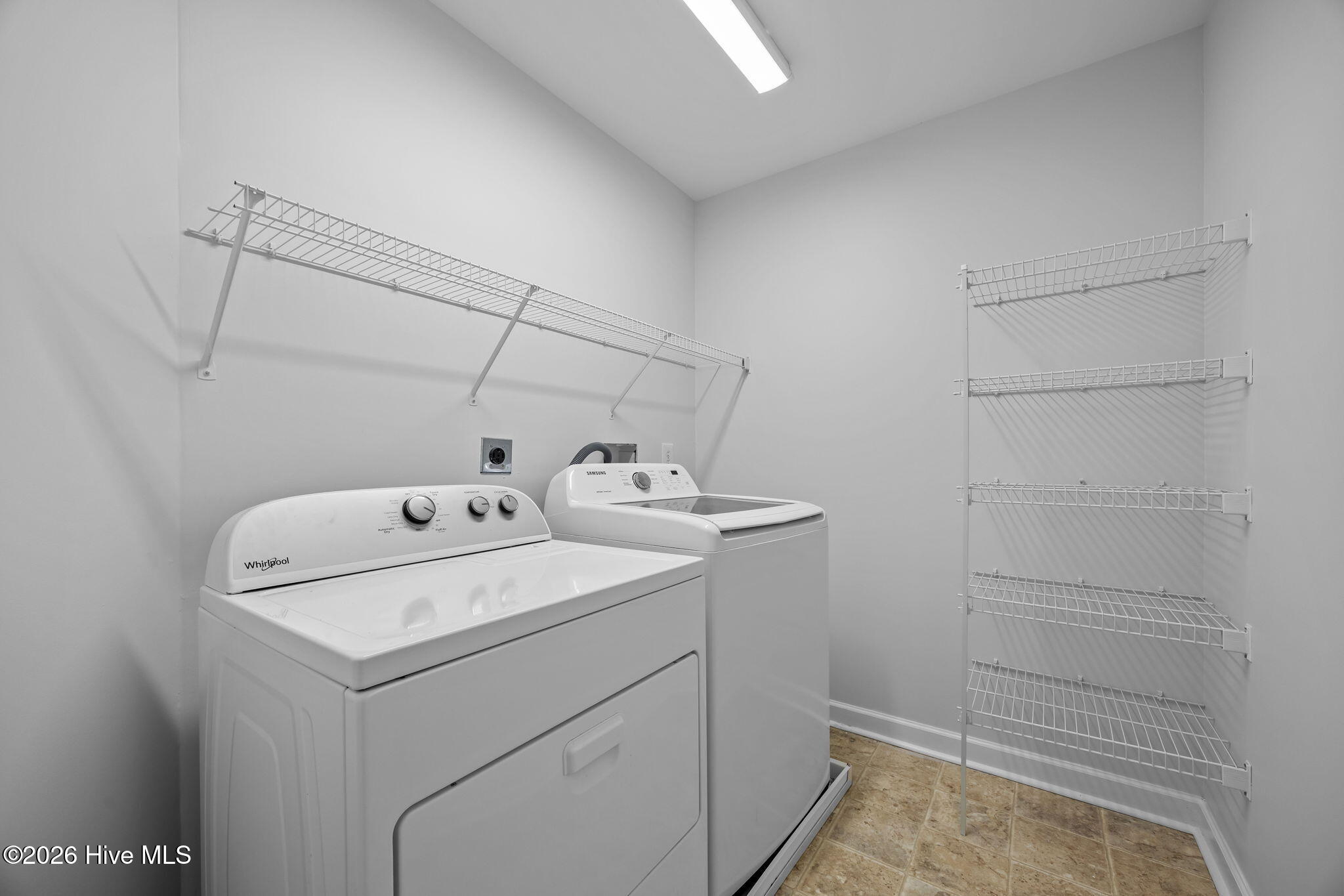 100565984 | Photo 37