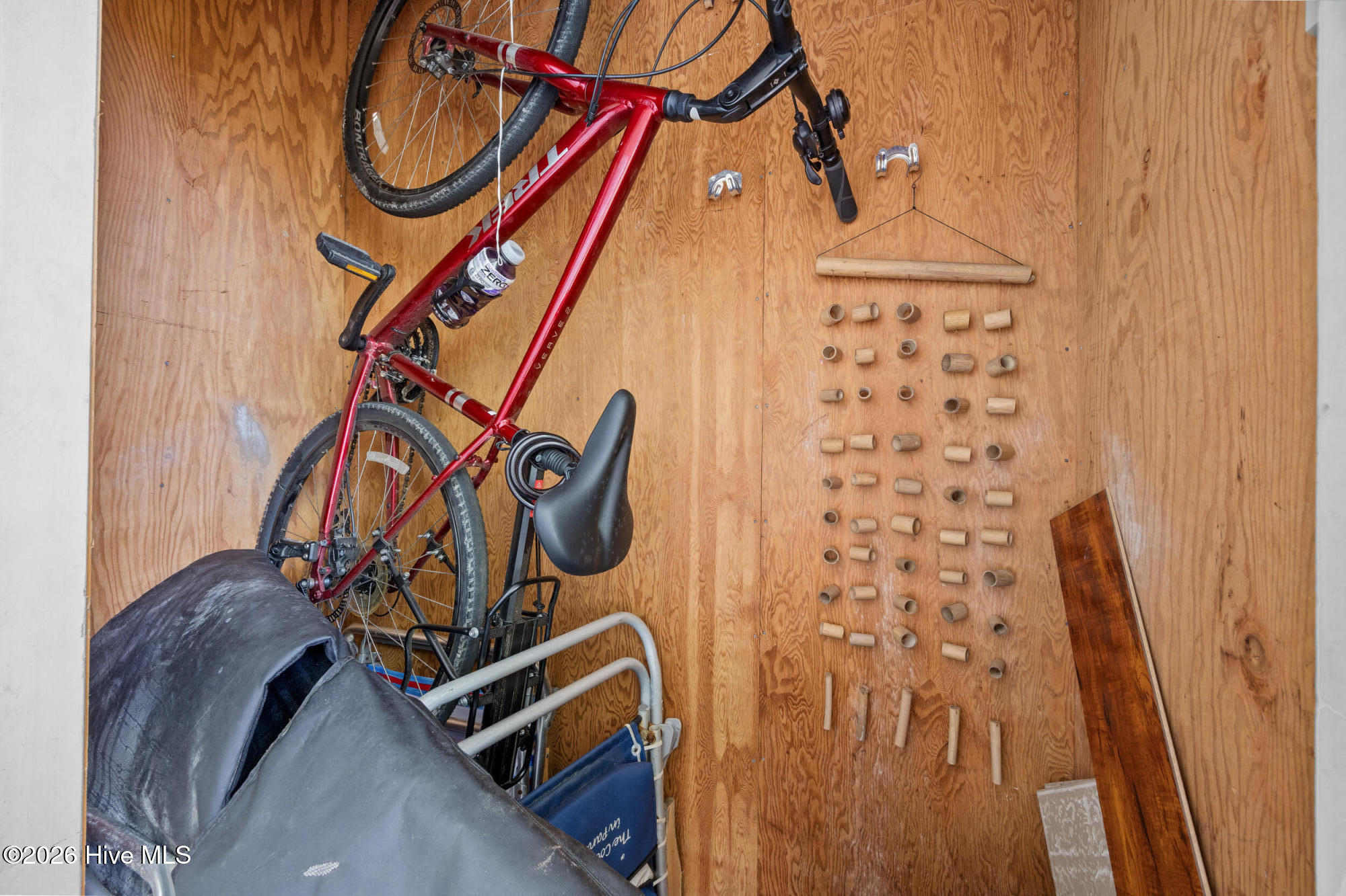 100565125 | Photo 26