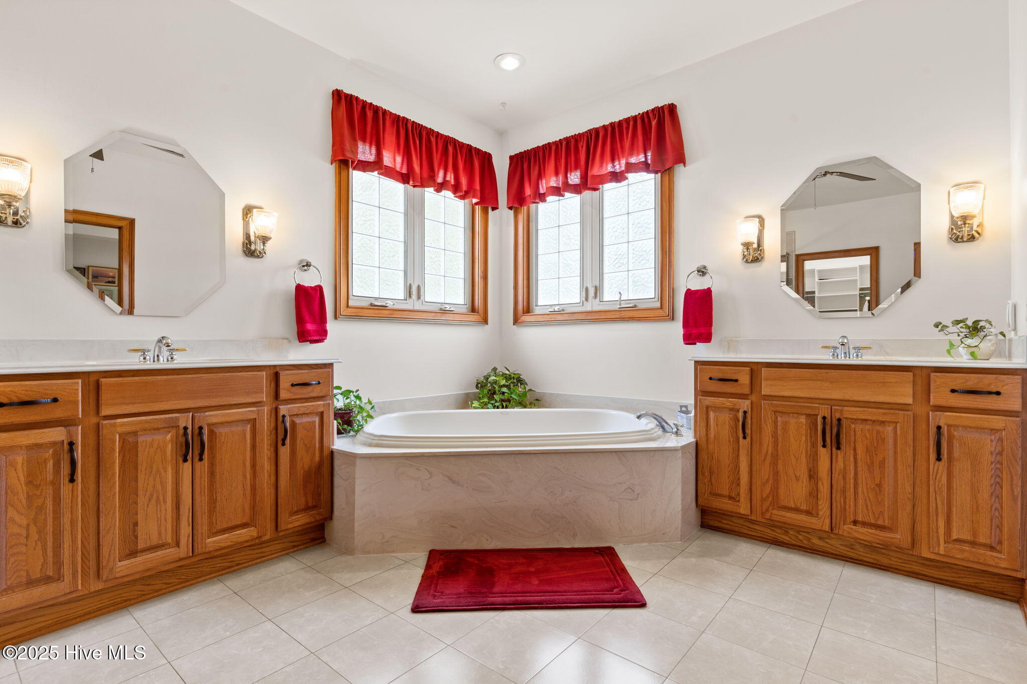 100548908 | Photo 18