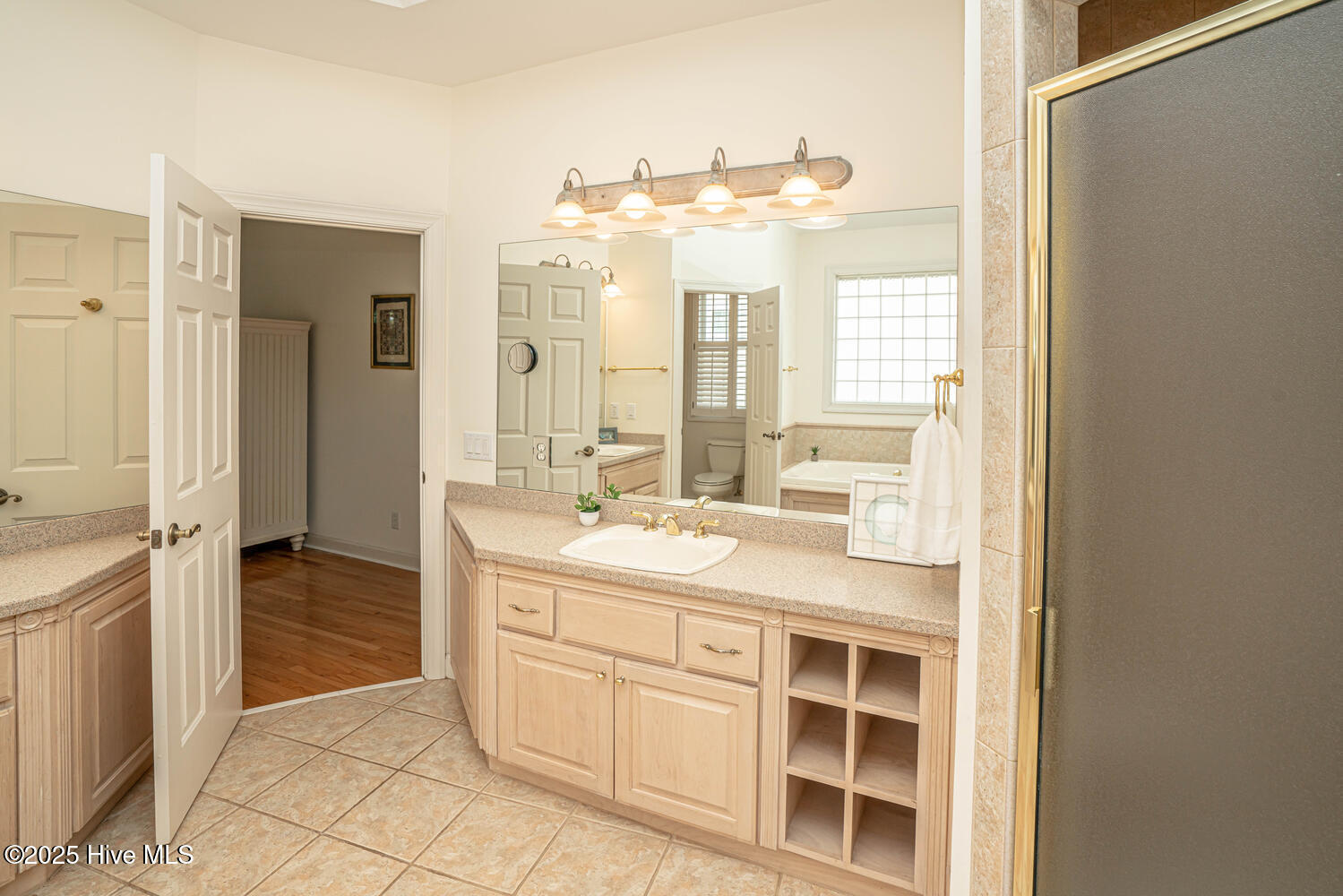 100510807 | Photo 34