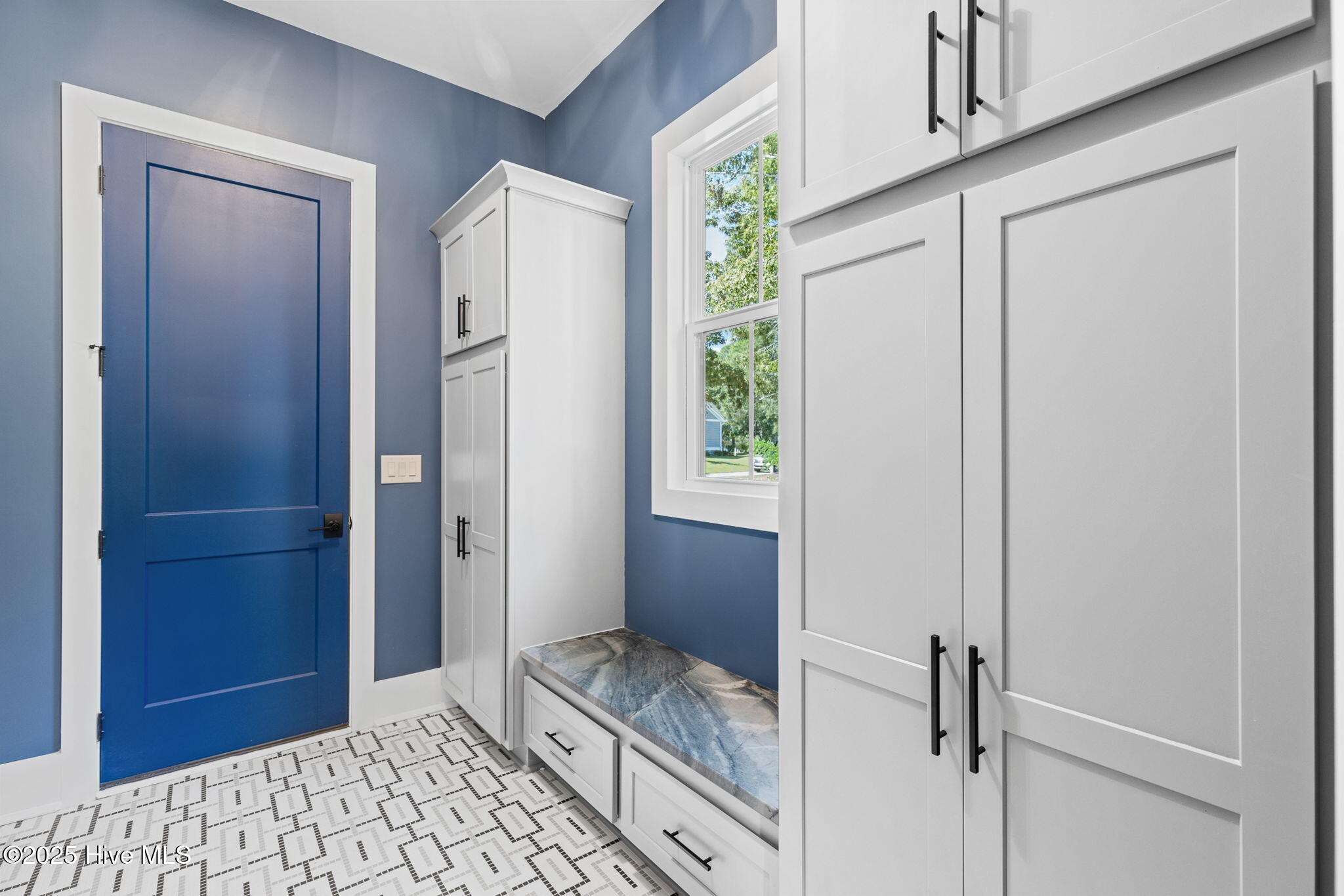 100522632 | Photo 70