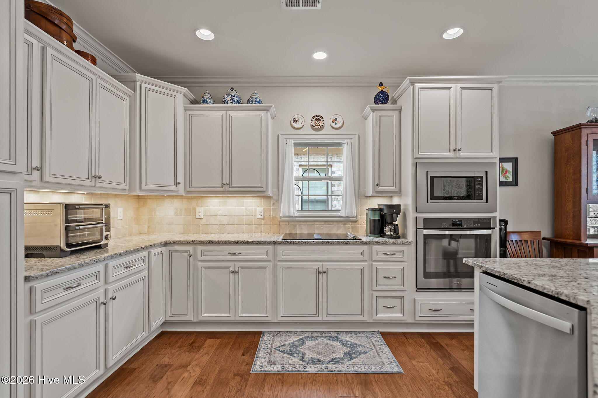 100565416 | Photo 25