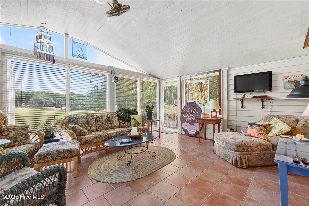 100517839 | Photo 15