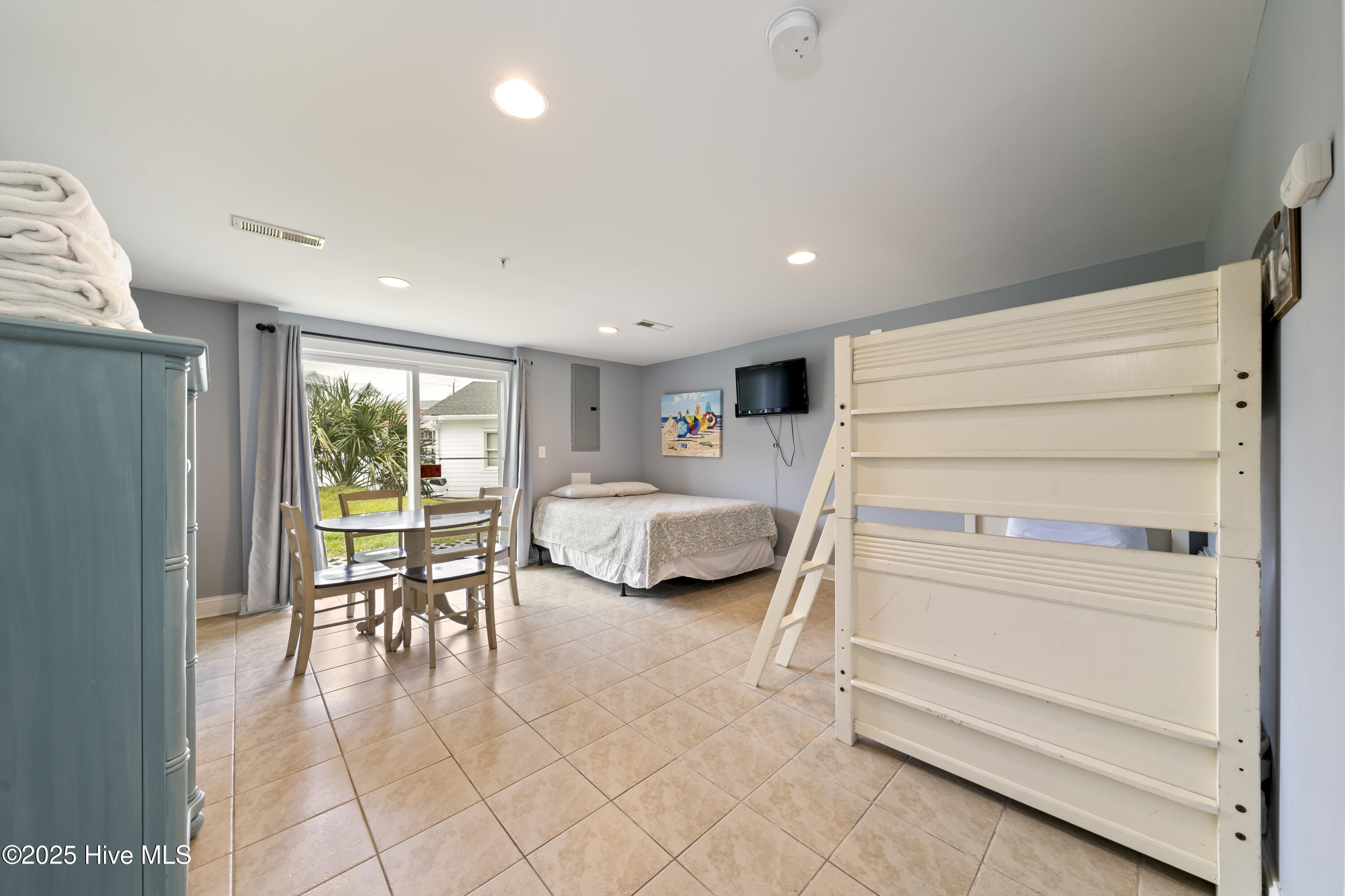 100530858 | Photo 42