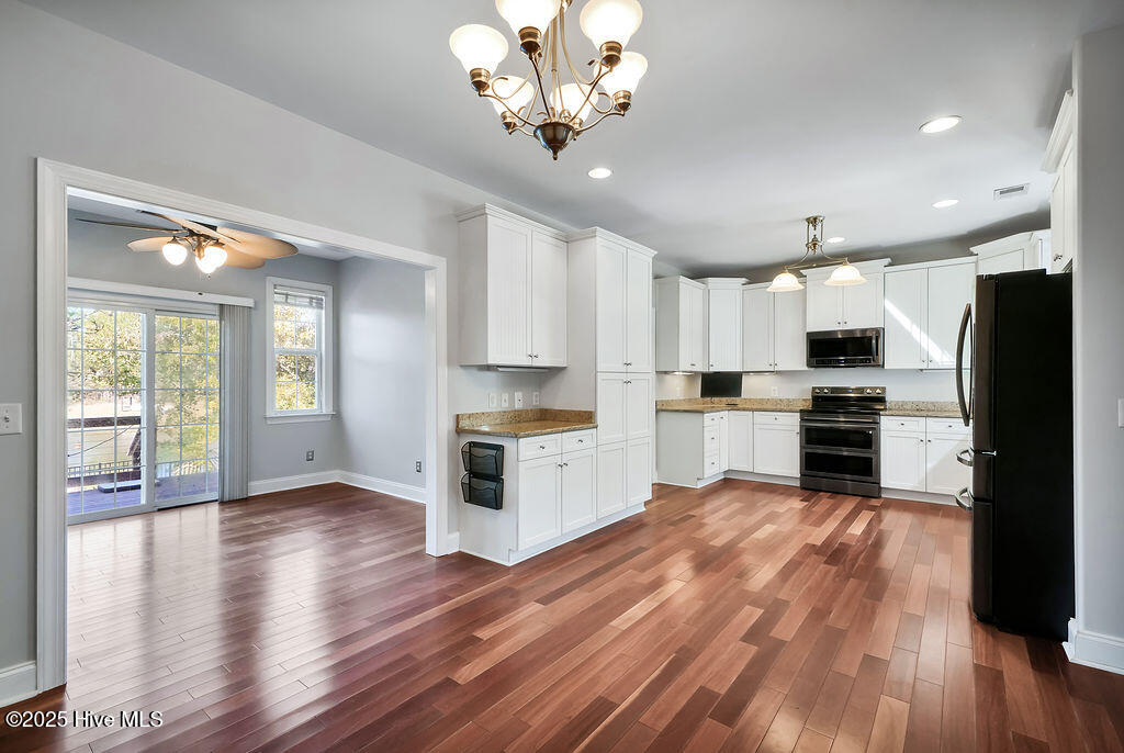 100536822 | Photo 14