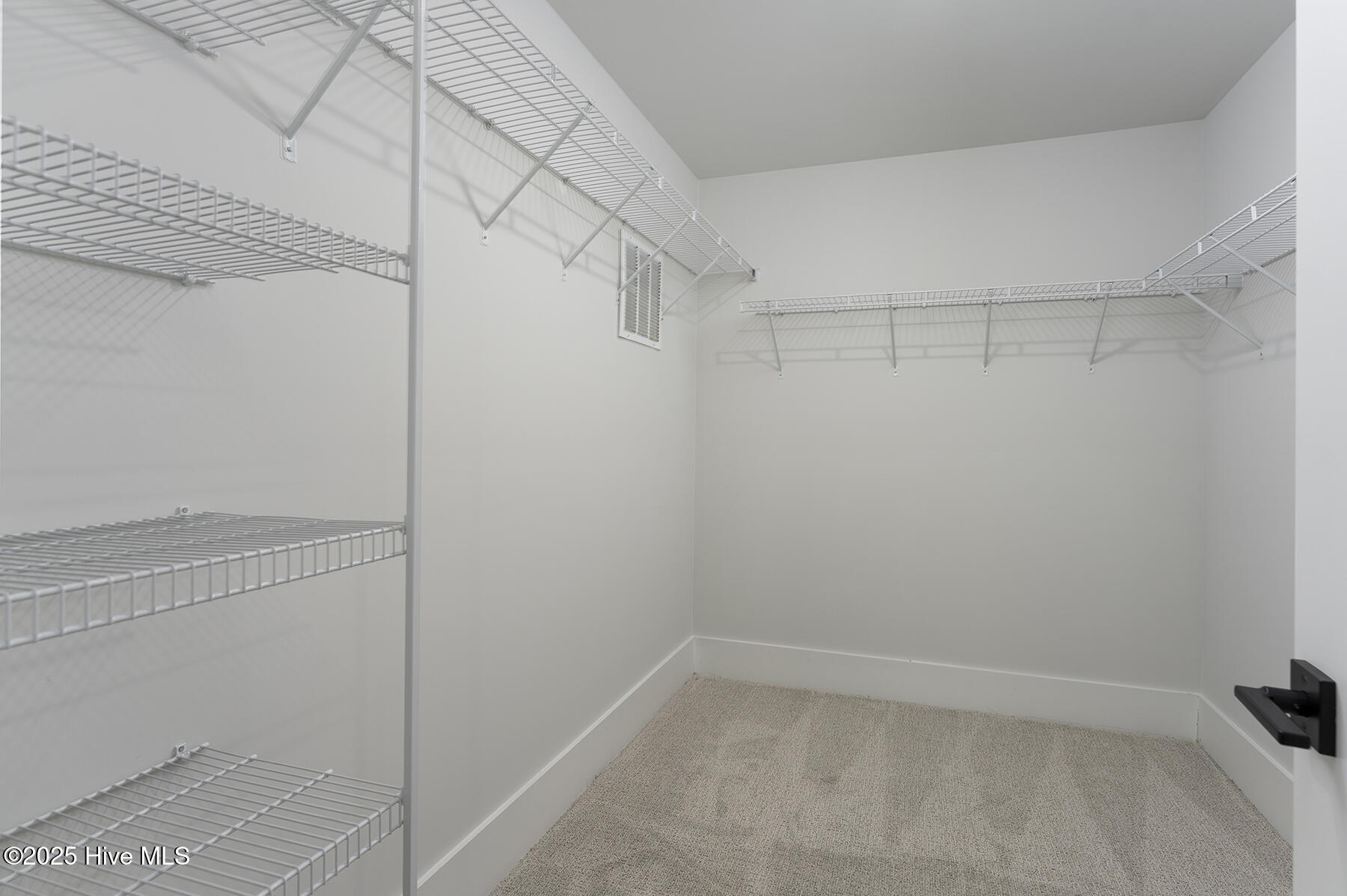 100506460 | Photo 21