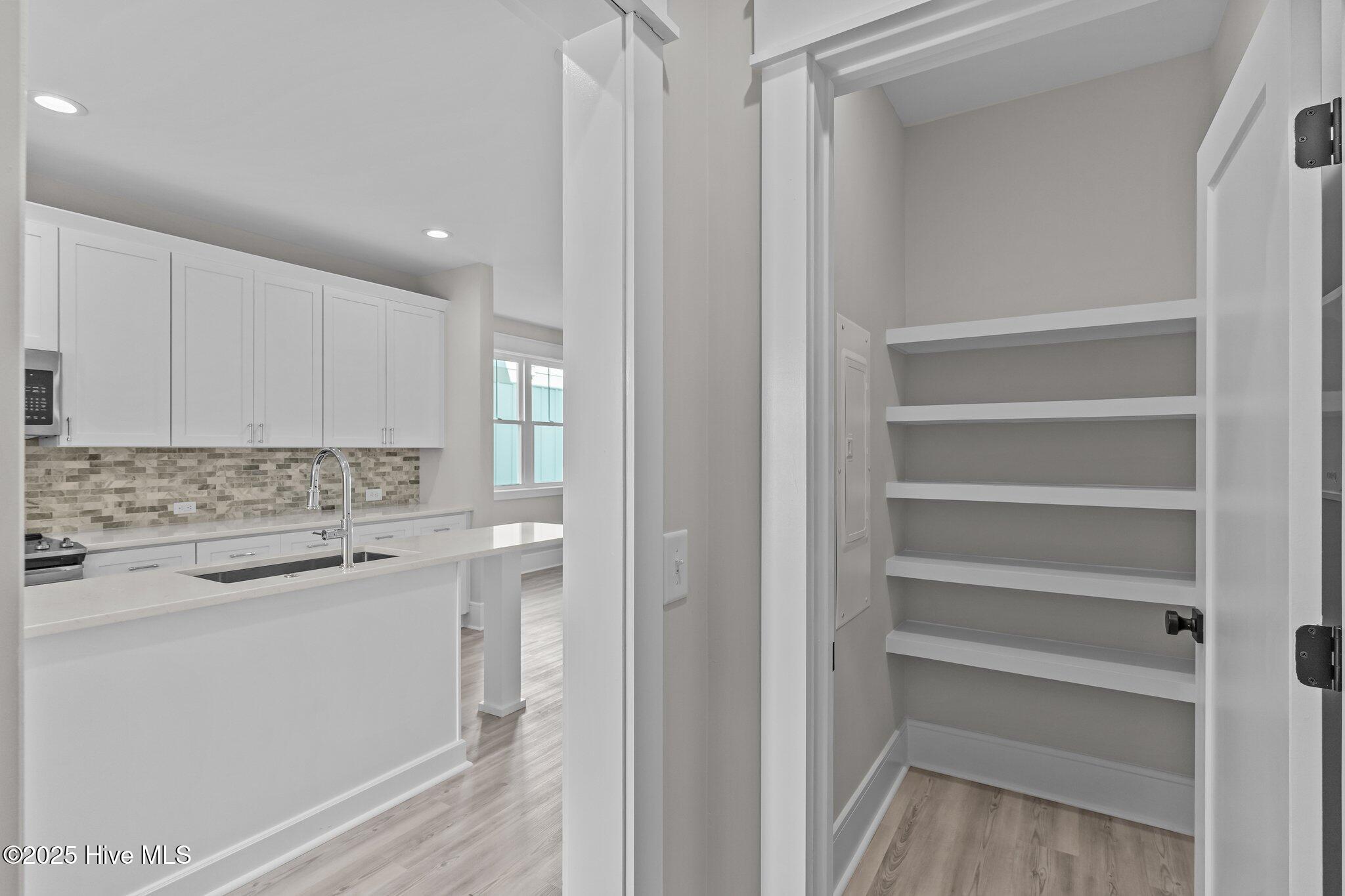 100560539 | Photo 16