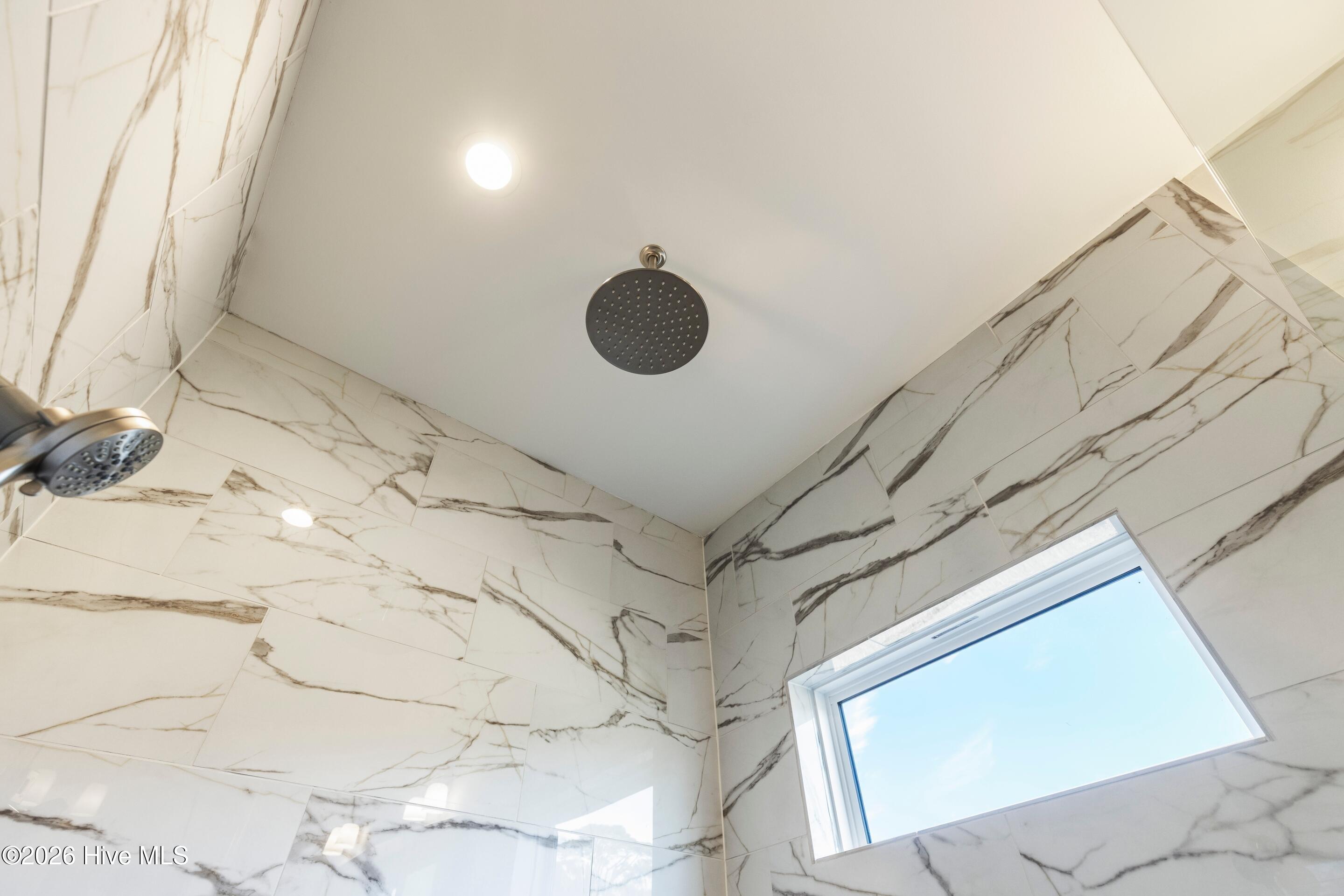 100546830 | Photo 49