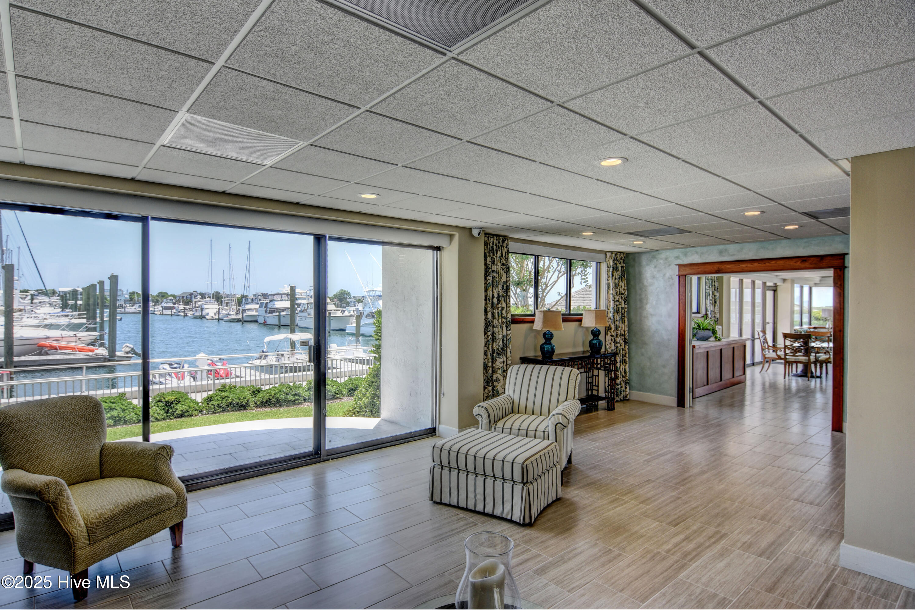 100549475 | Photo 24