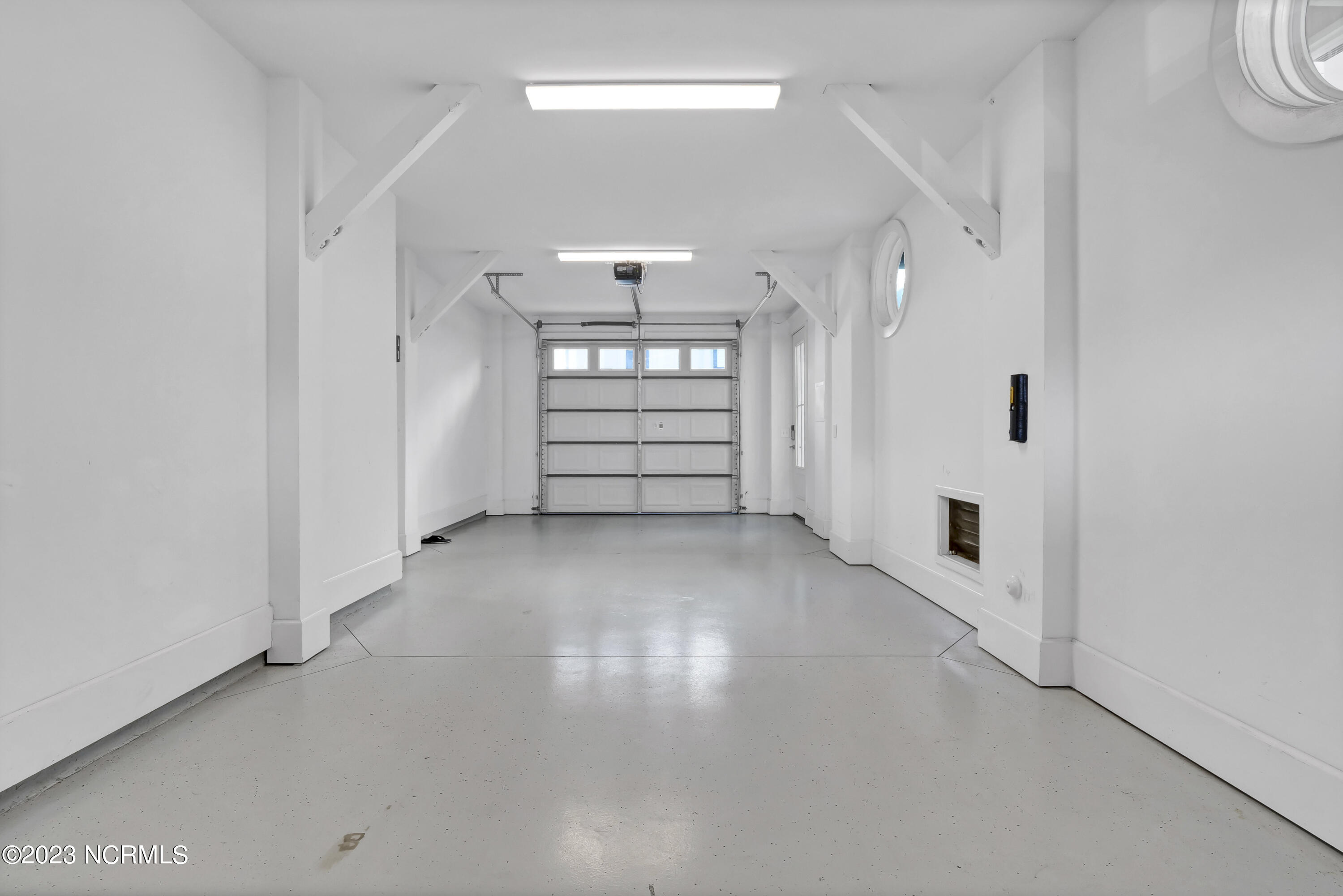 100550816 | Photo 40