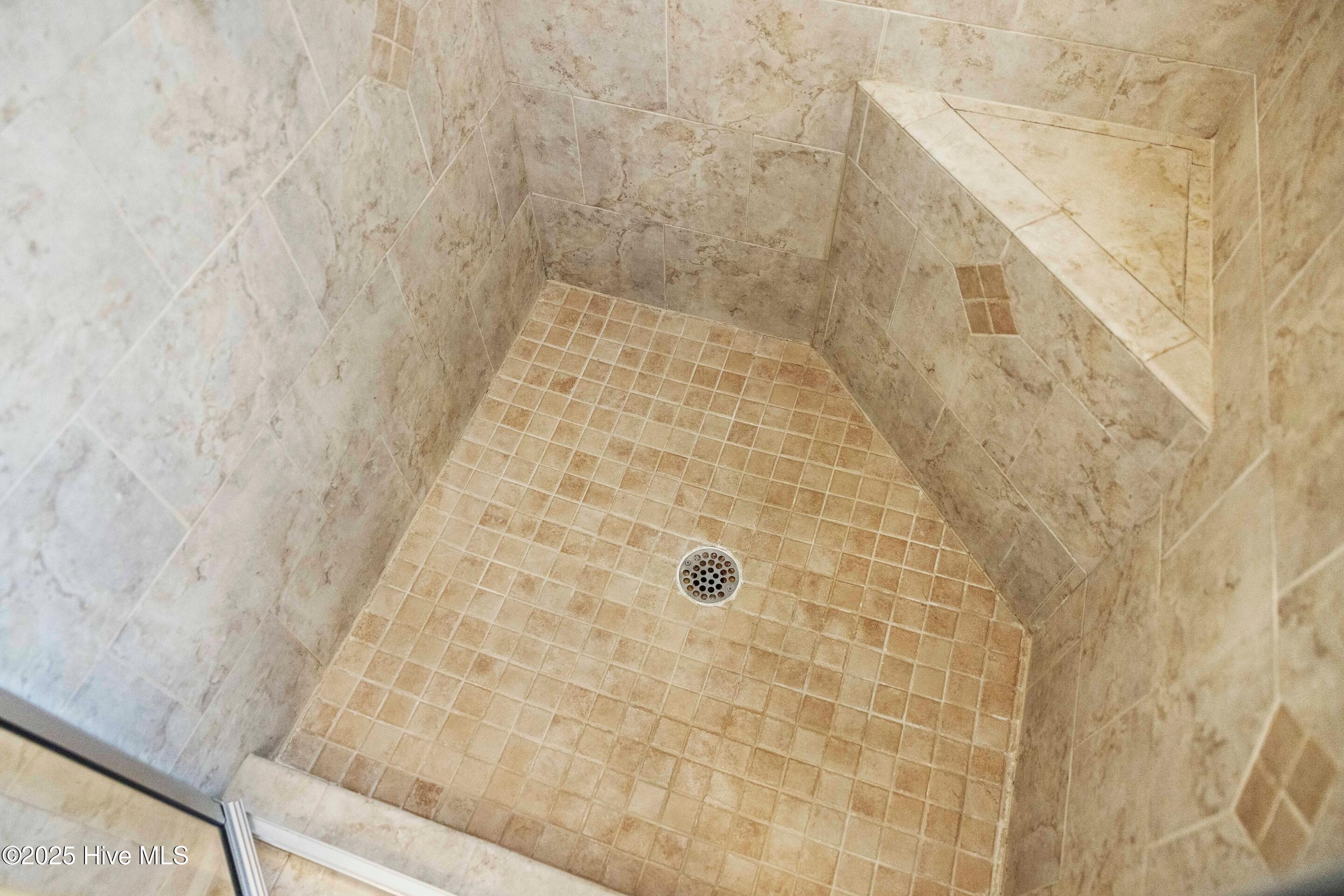 100514713 | Photo 33