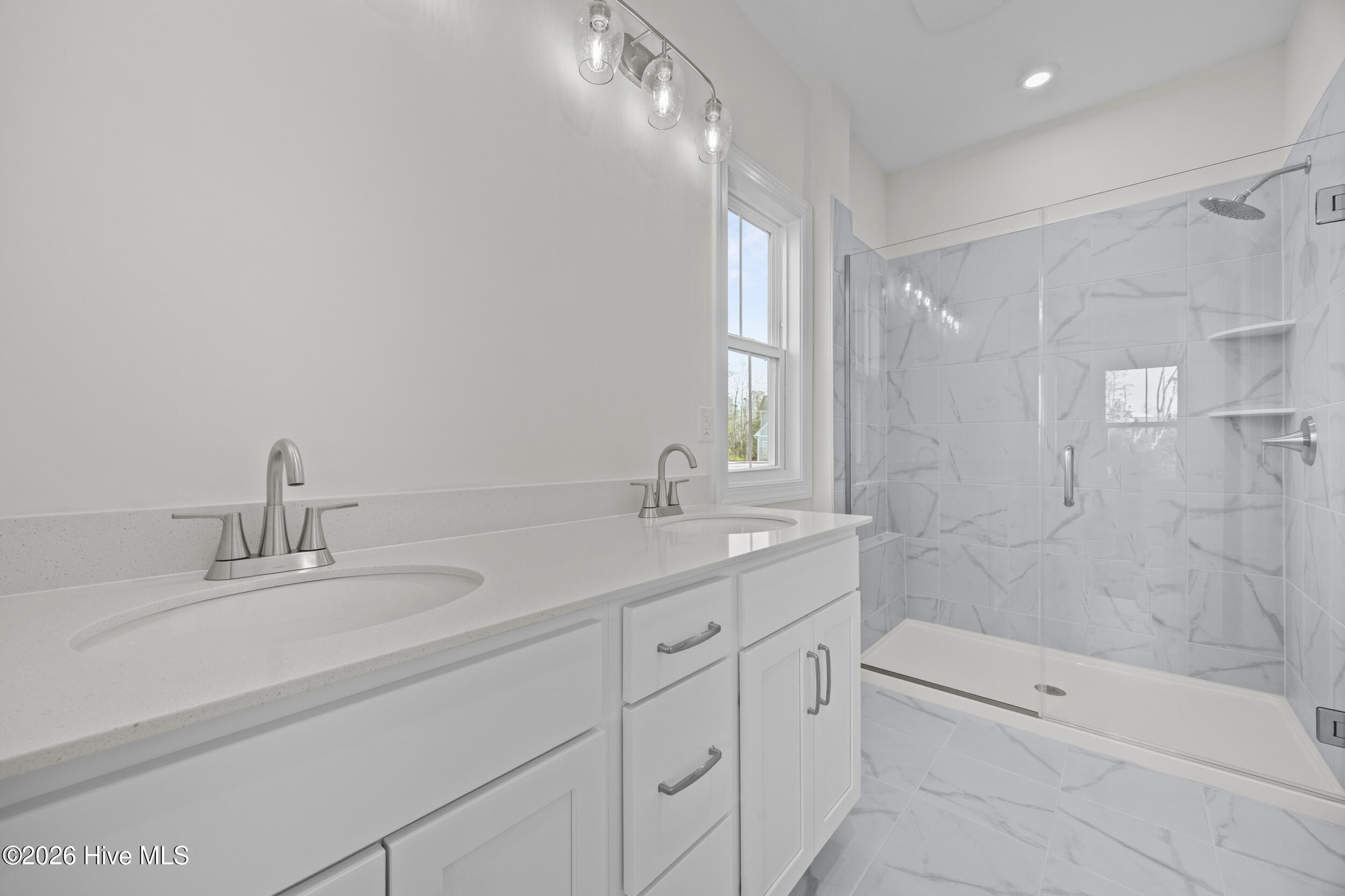 100556976 | Photo 23