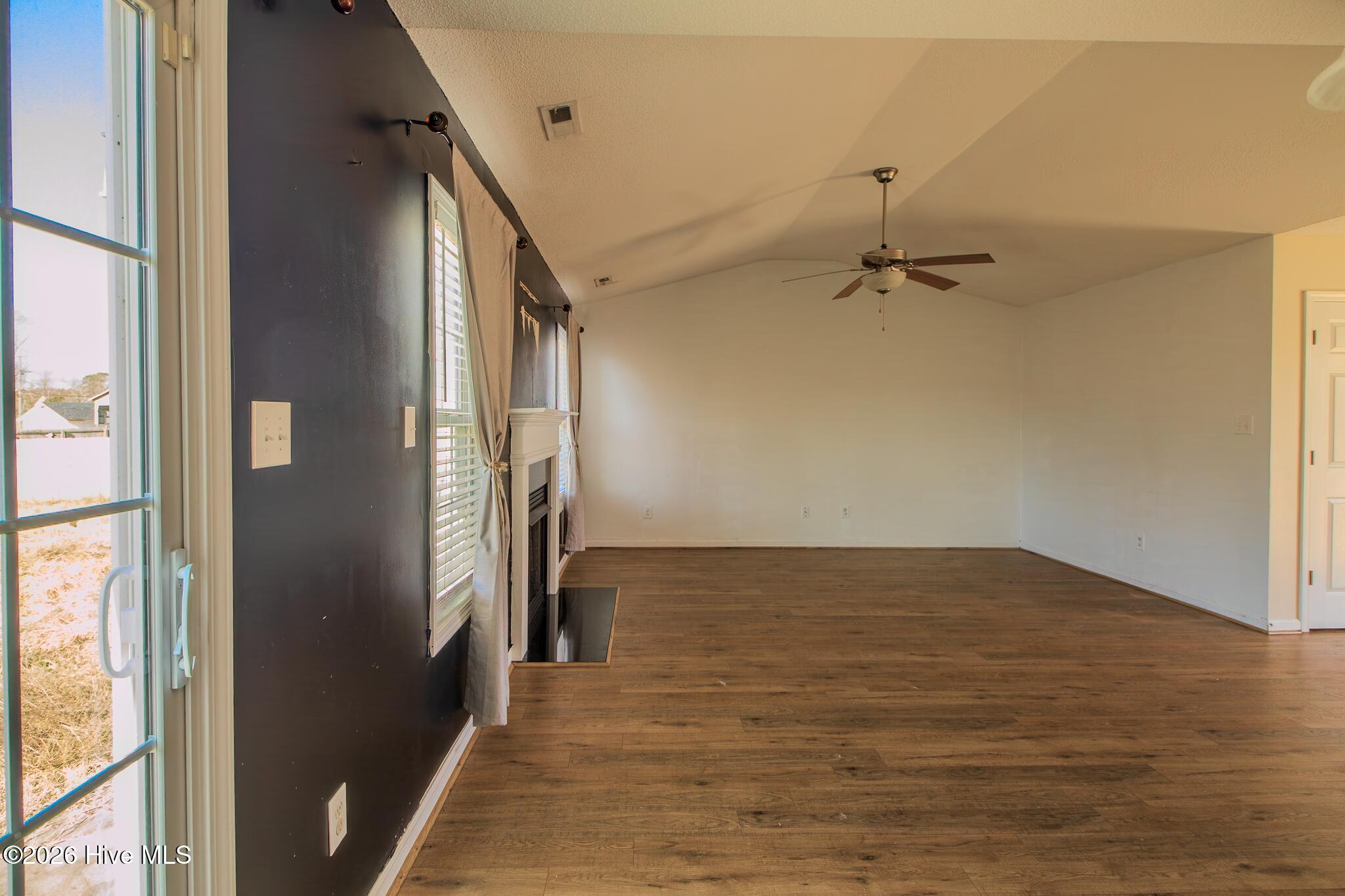 100549051 | Photo 11