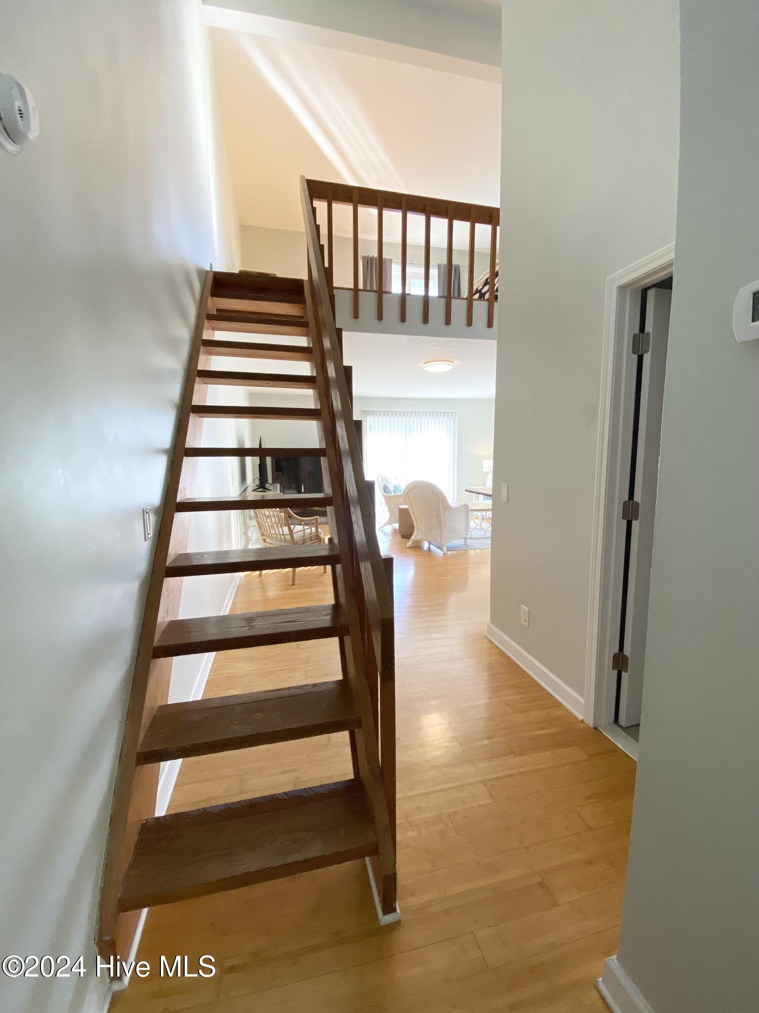 100548371 | Photo 18