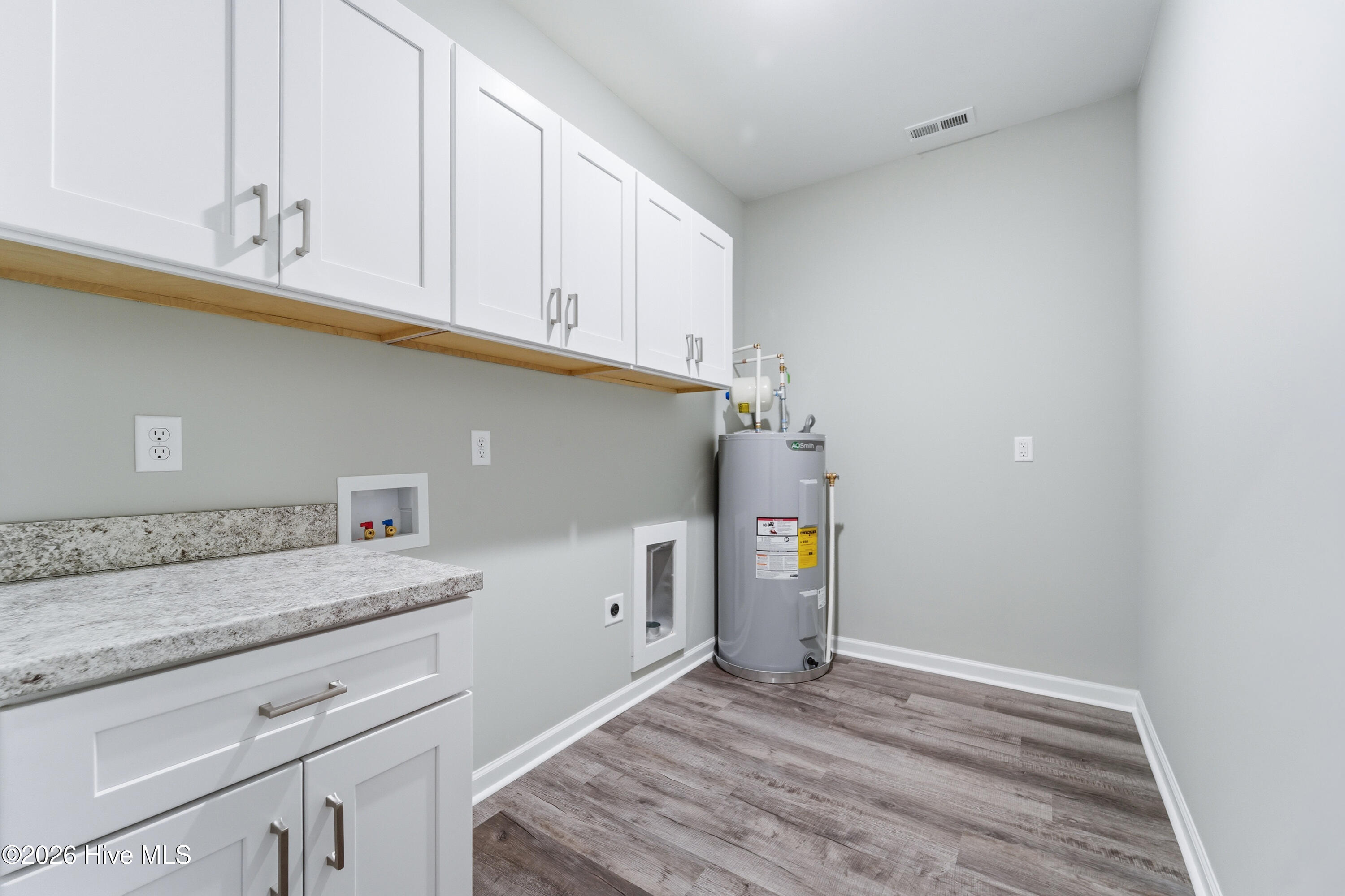 100562005 | Photo 24