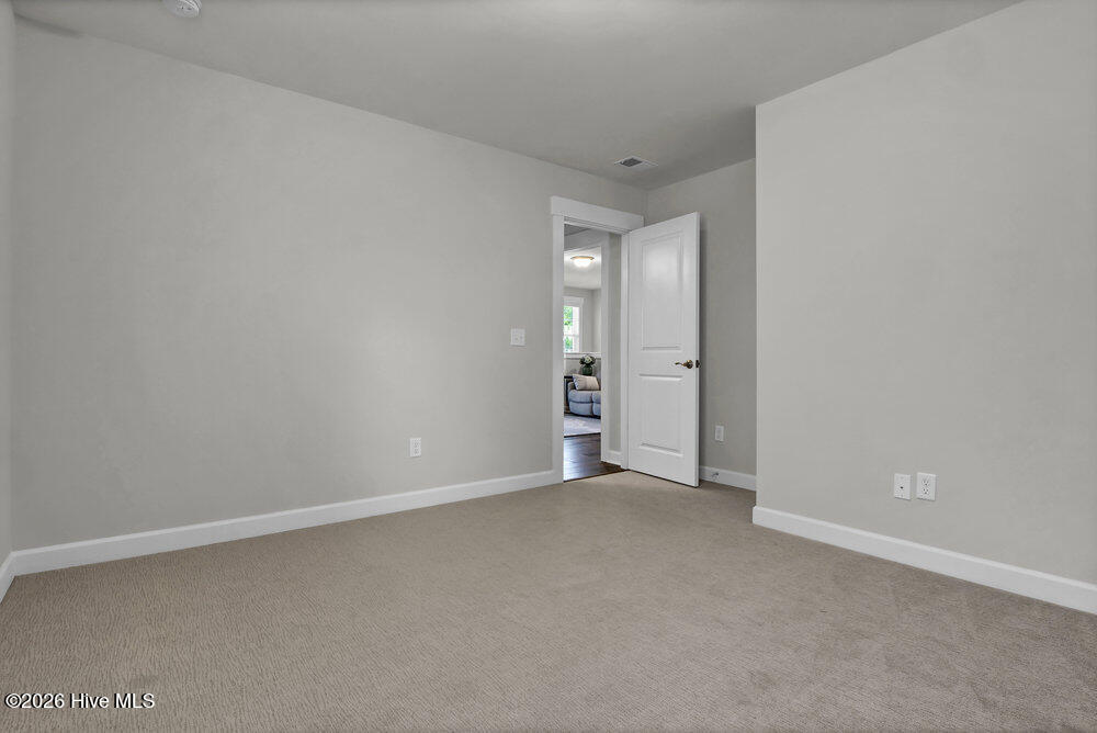 100558129 | Photo 41