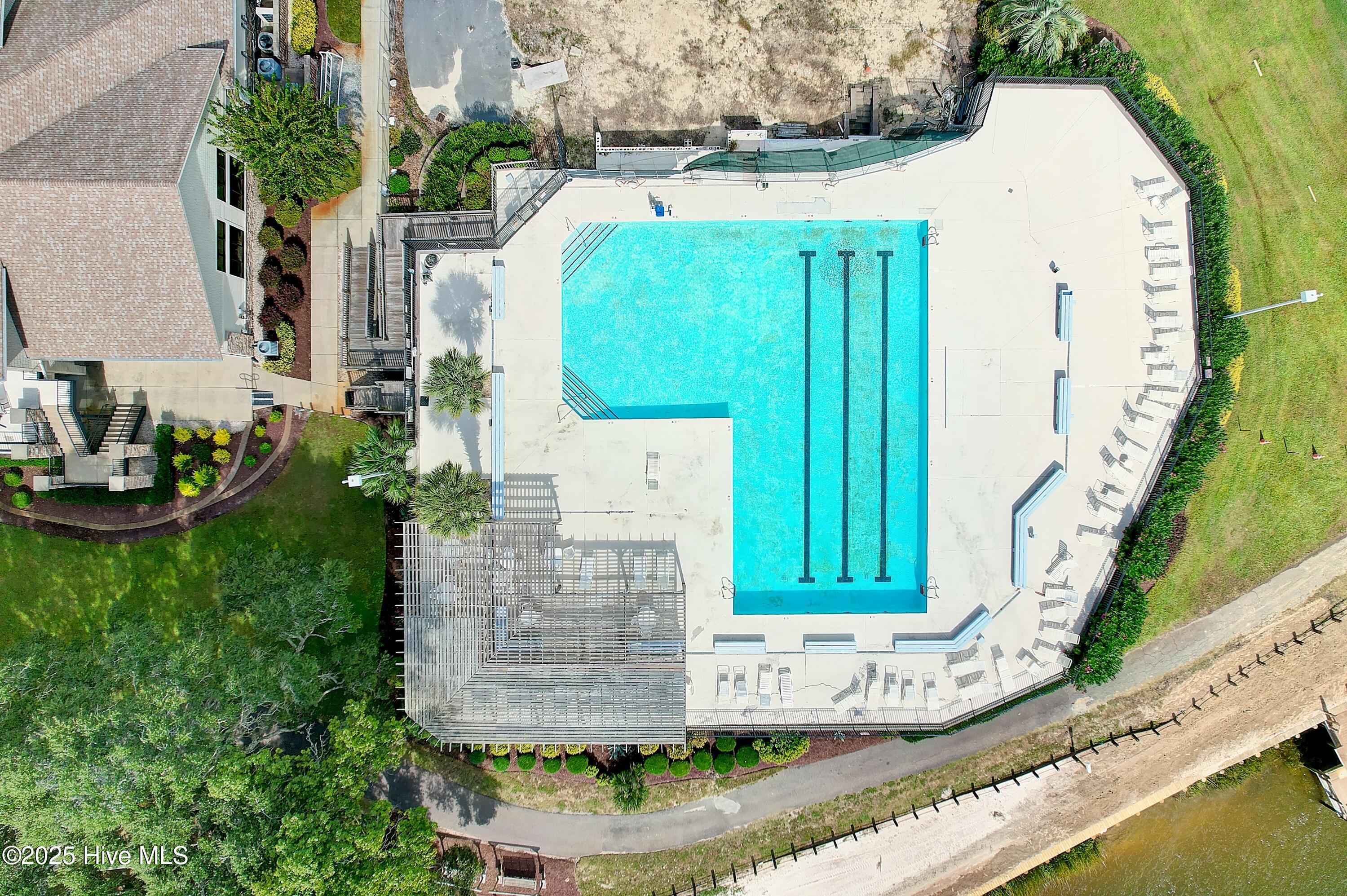 100535274 | Photo 53