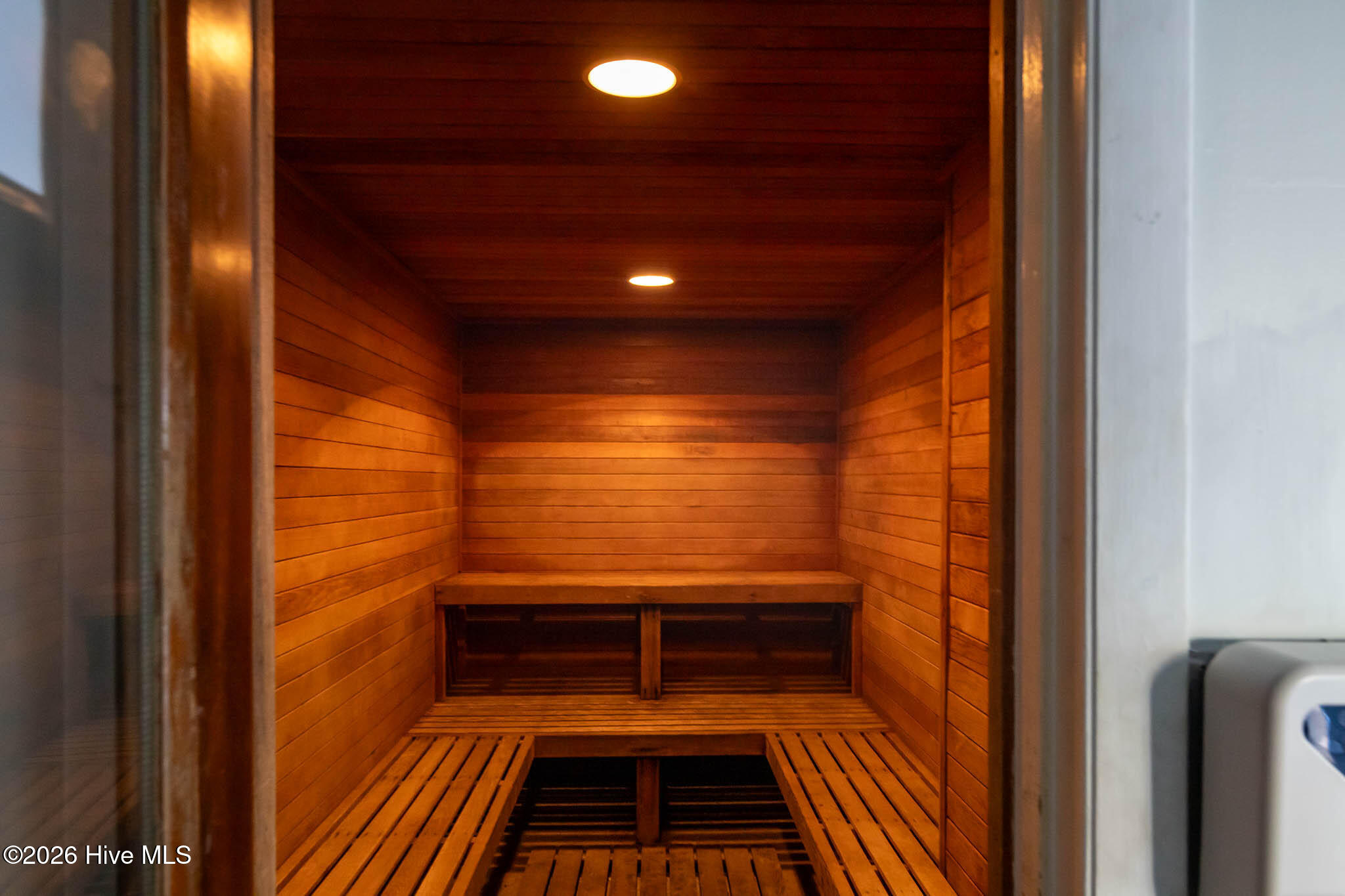 100567274 | Photo 23