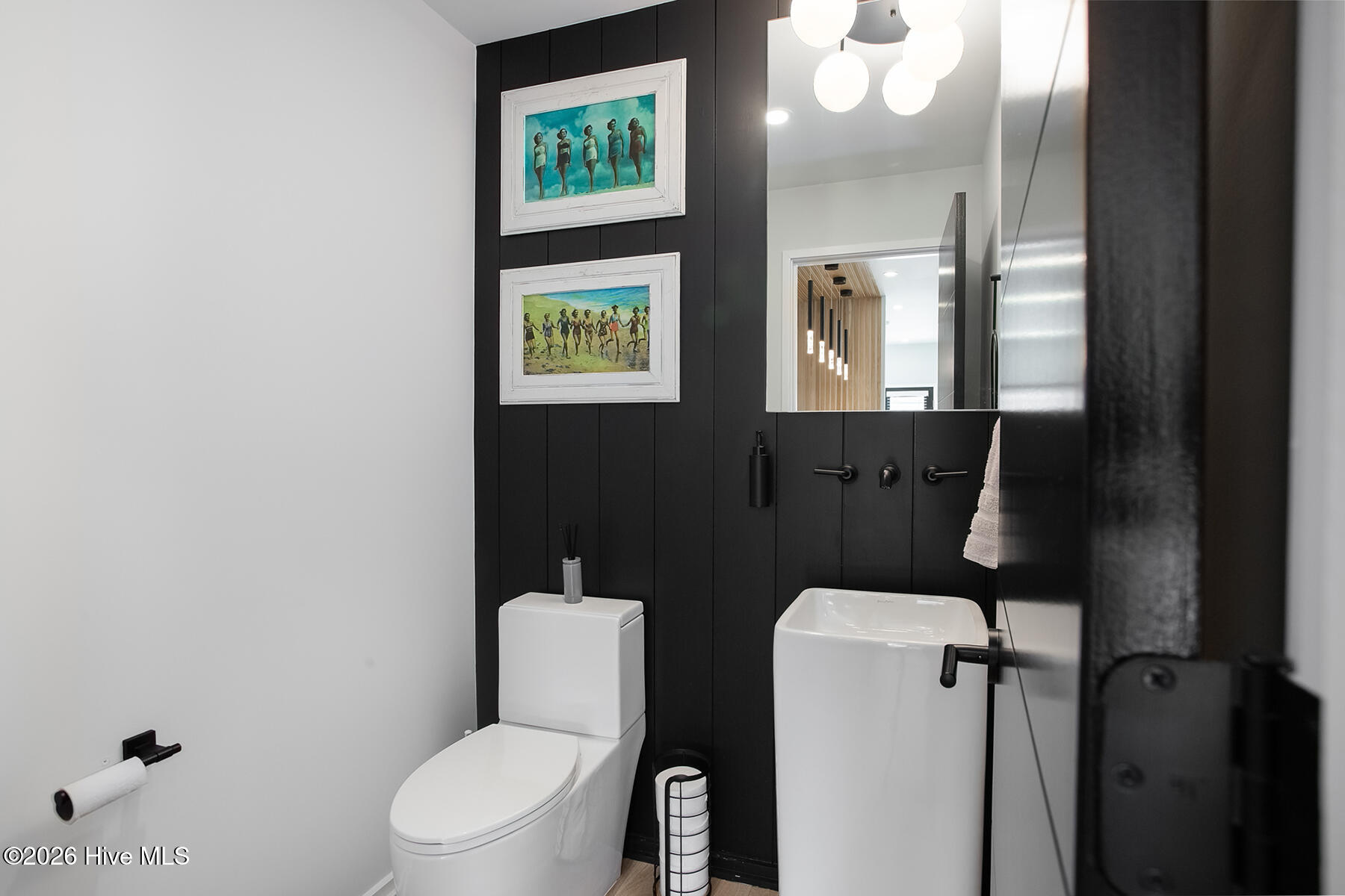 100560077 | Photo 18