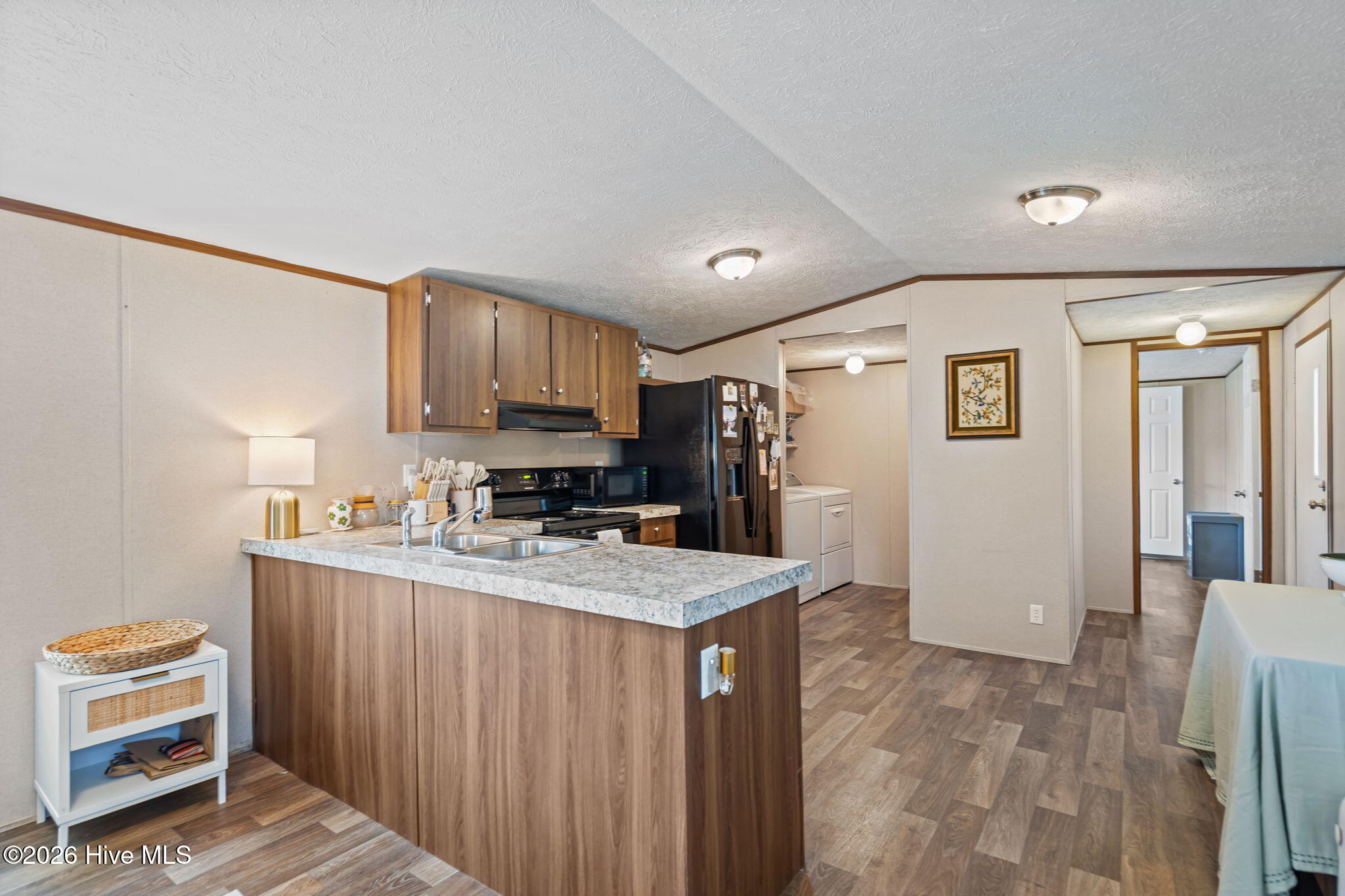 100562806 | Photo 14