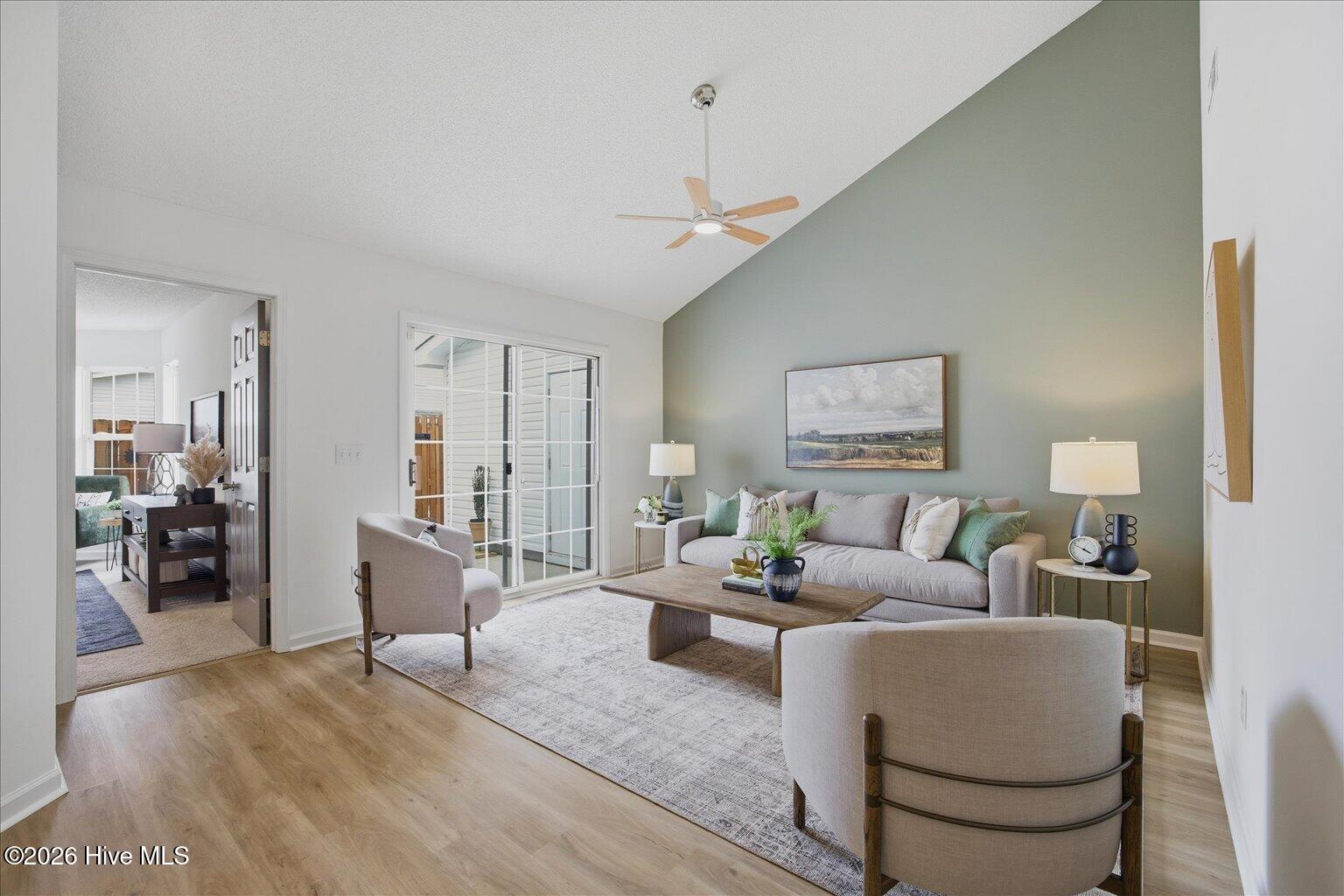 100562733 | Photo 18