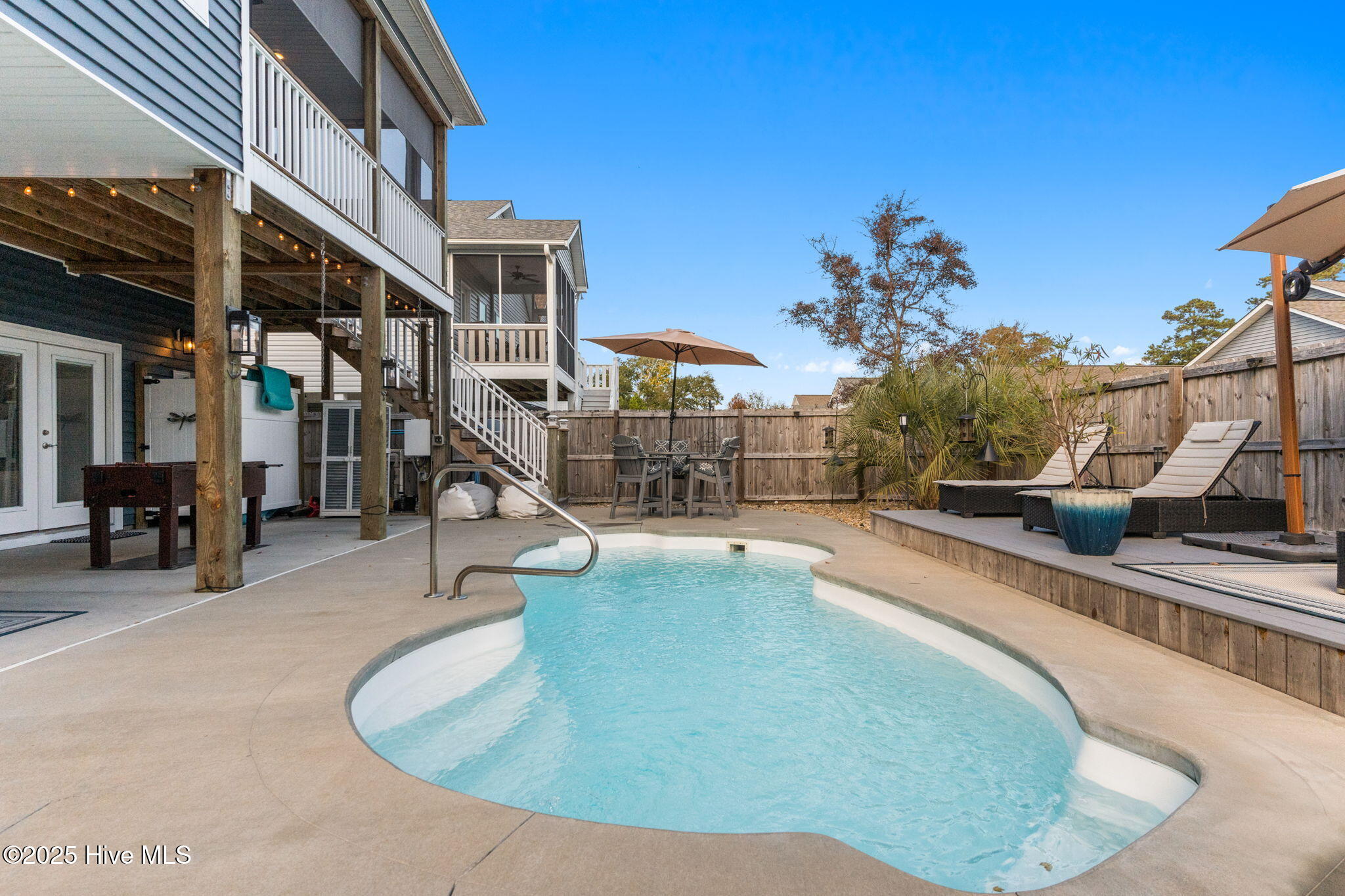 100542676 | Photo 46