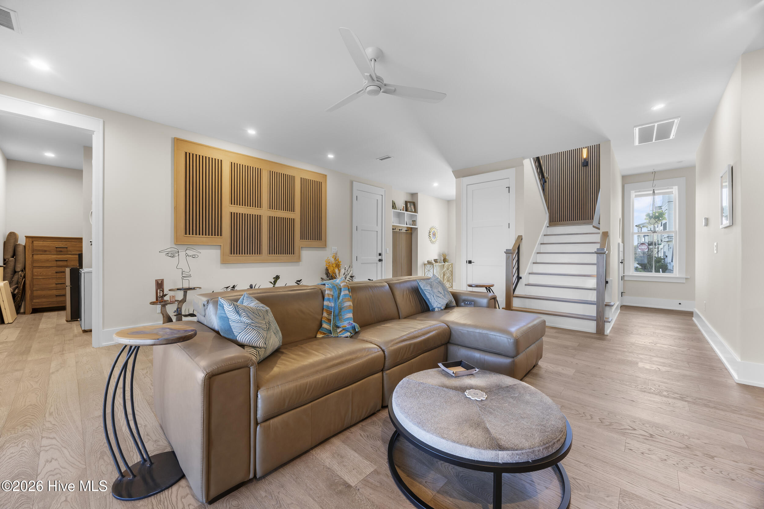 100553352 | Photo 12