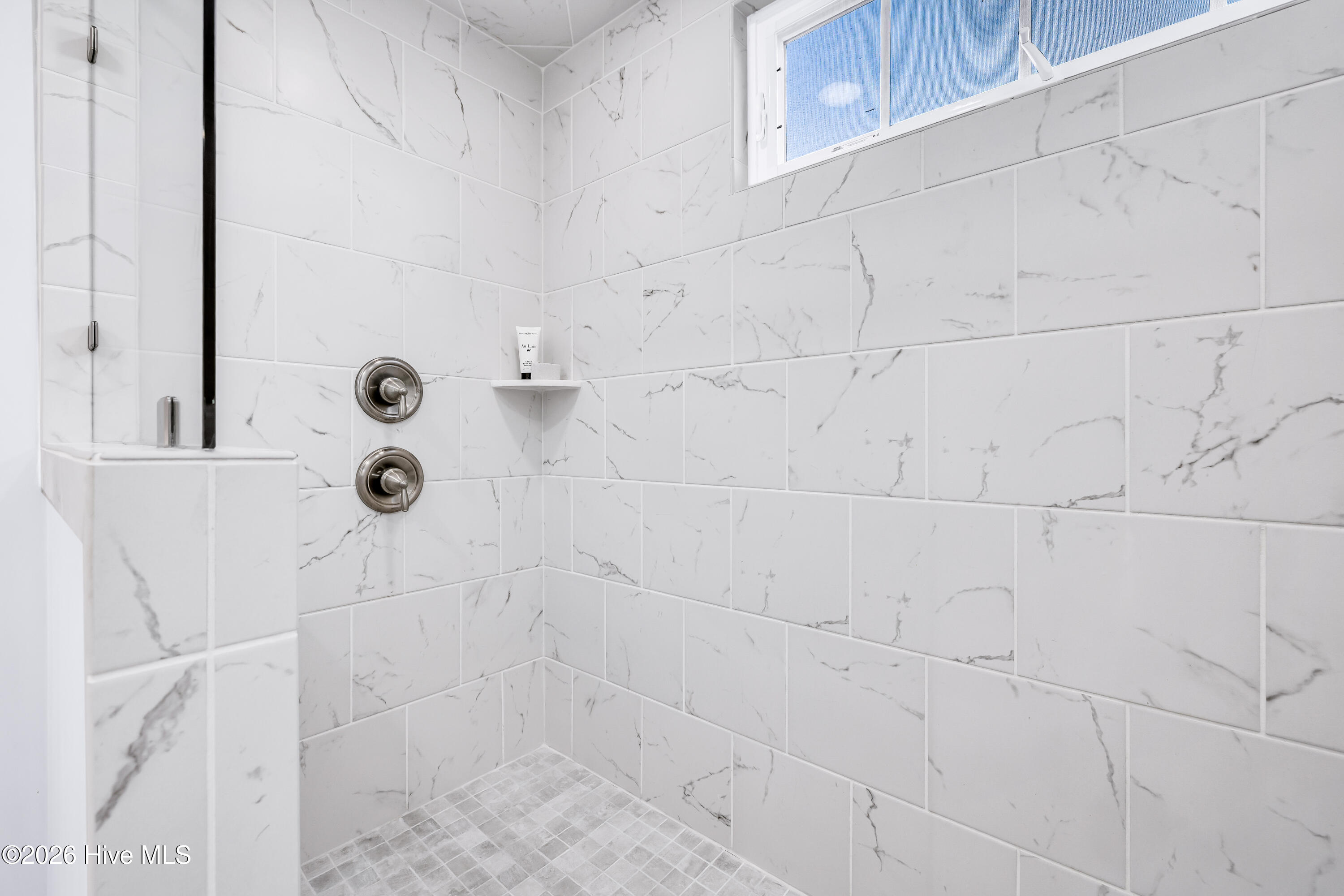 100550205 | Photo 32