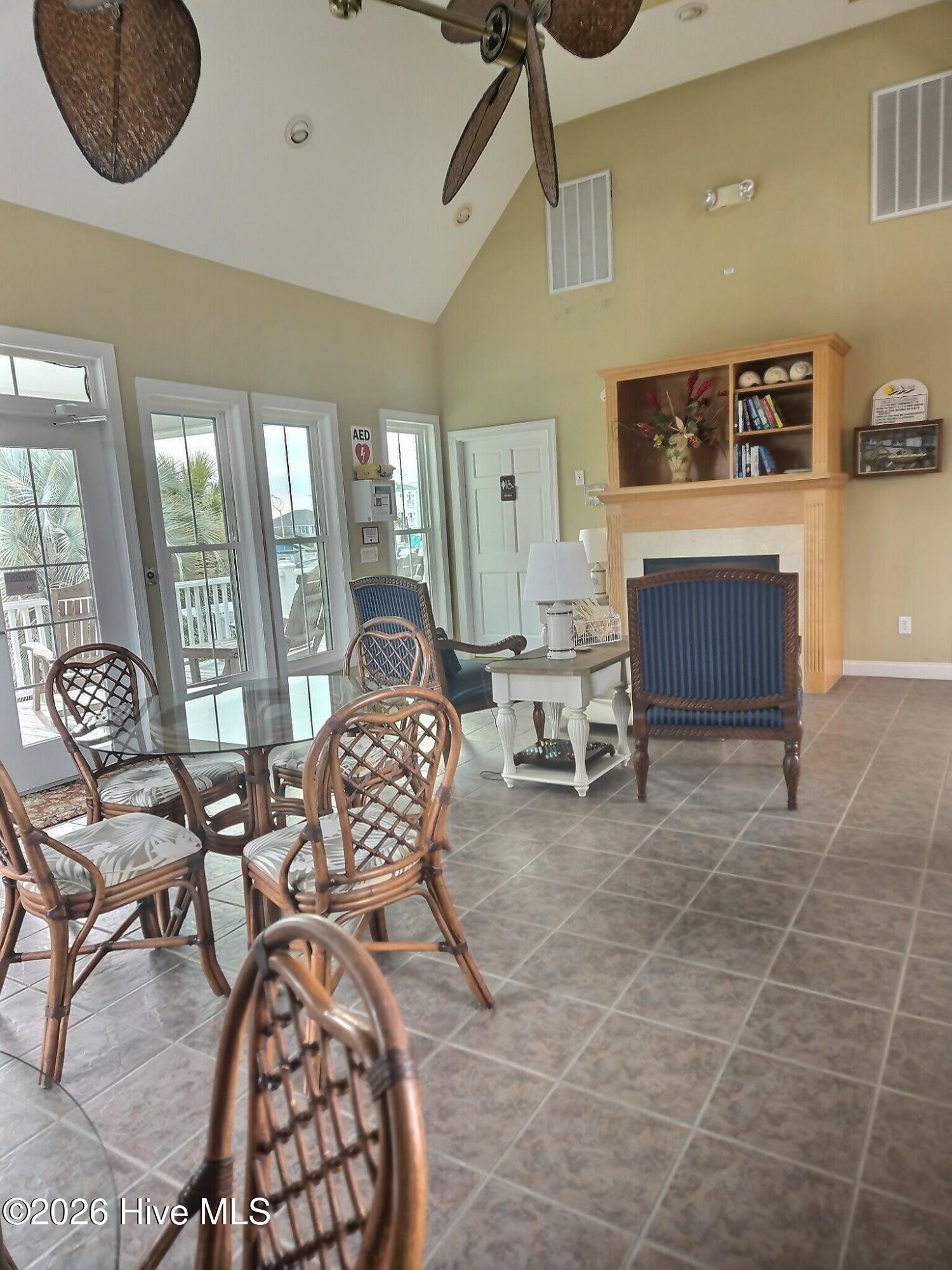 100553756 | Photo 28