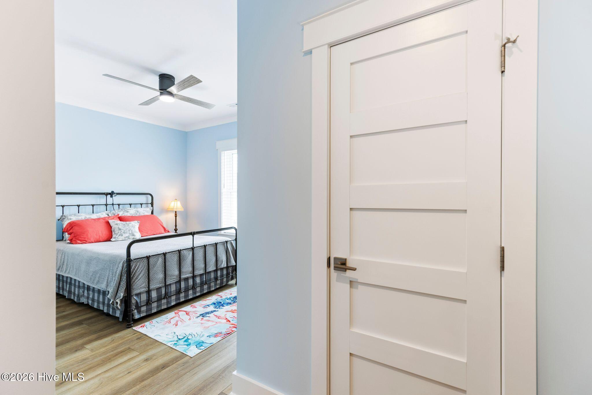 100570540 | Photo 25