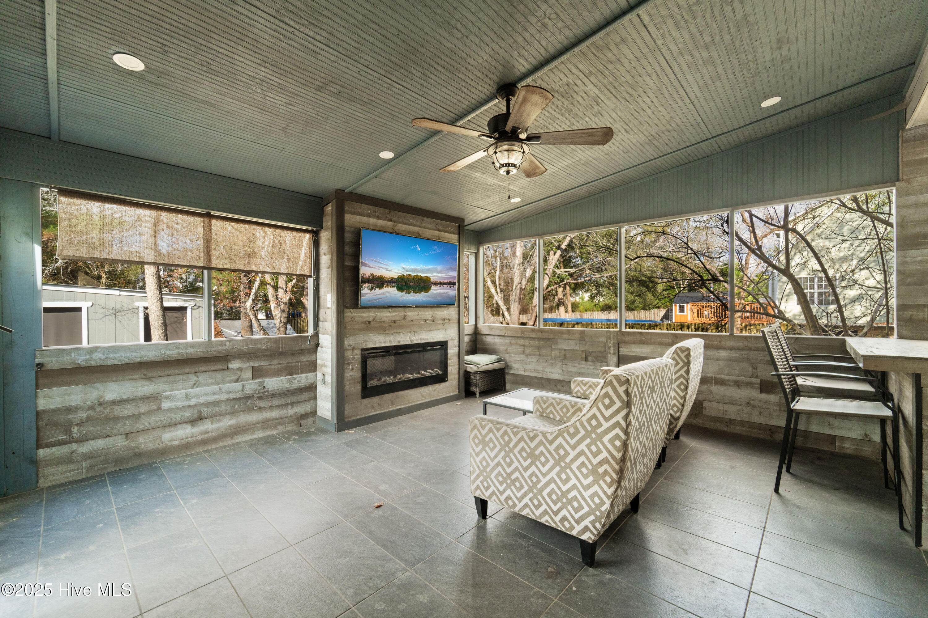 100544127 | Photo 65