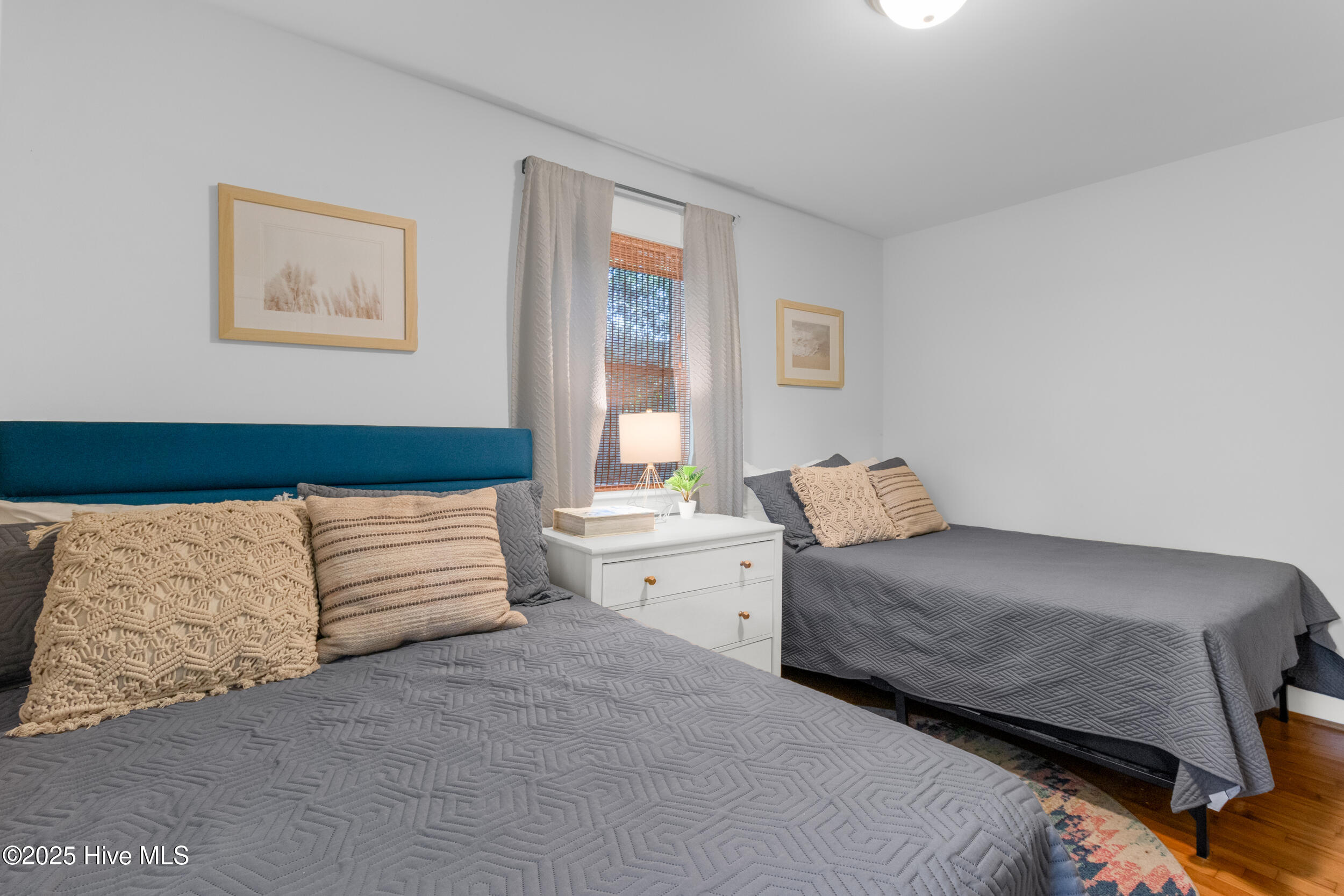 100526770 | Photo 25