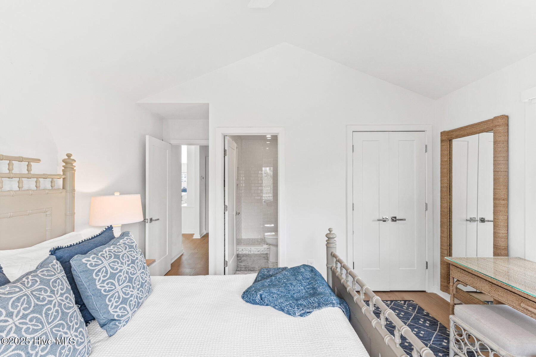 100530519 | Photo 42