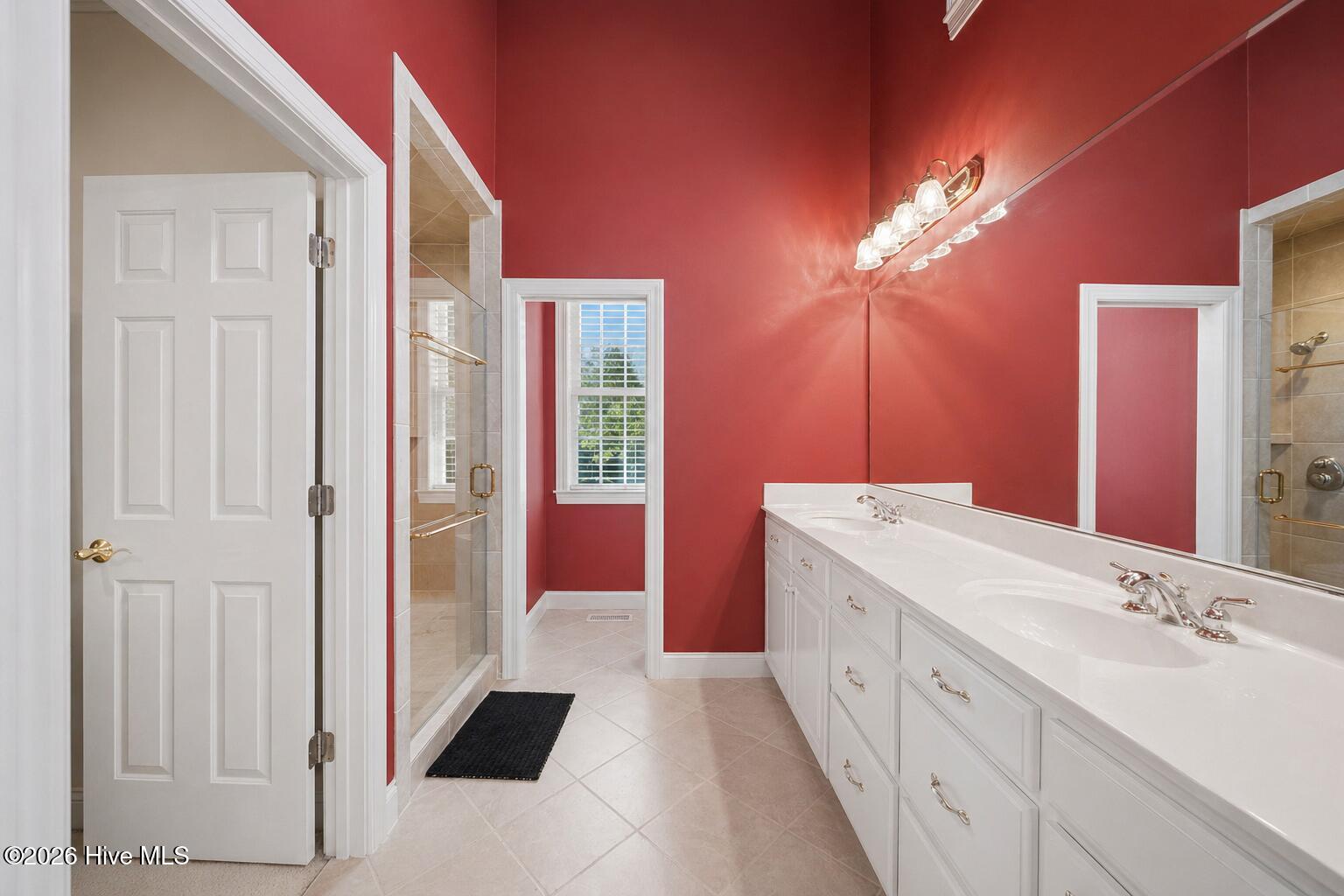 100570394 | Photo 53