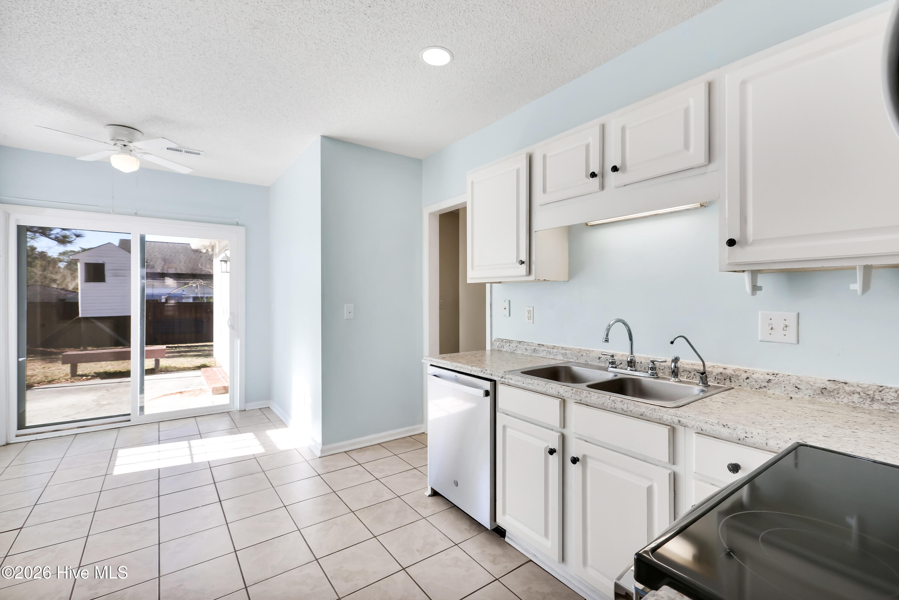 100550407 | Photo 10